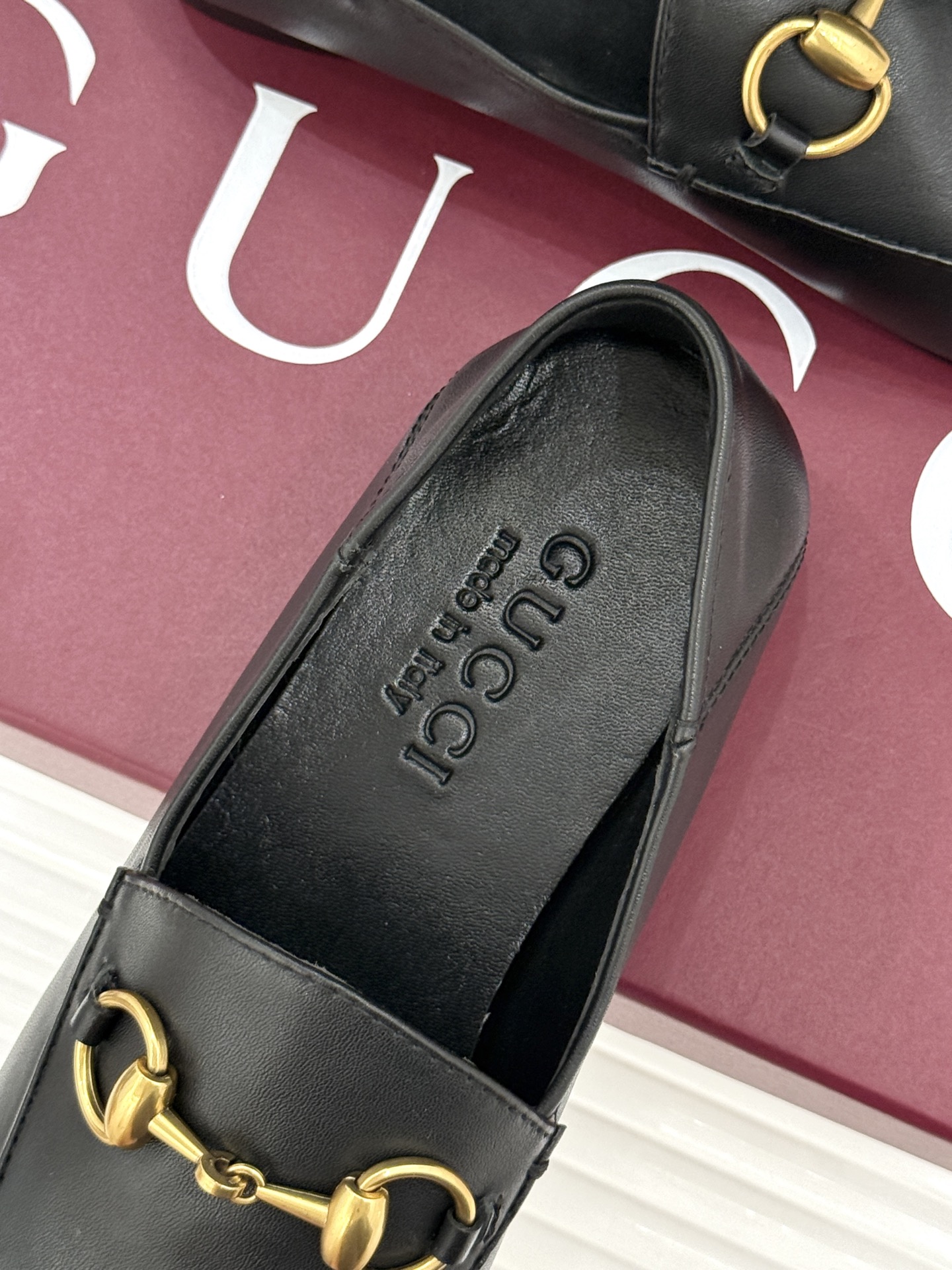 gucci/古驰经典马衔扣踩跟乐福鞋自1953年诞生的传奇符号是优雅与自在的永恒注解。Gucci经典马衔