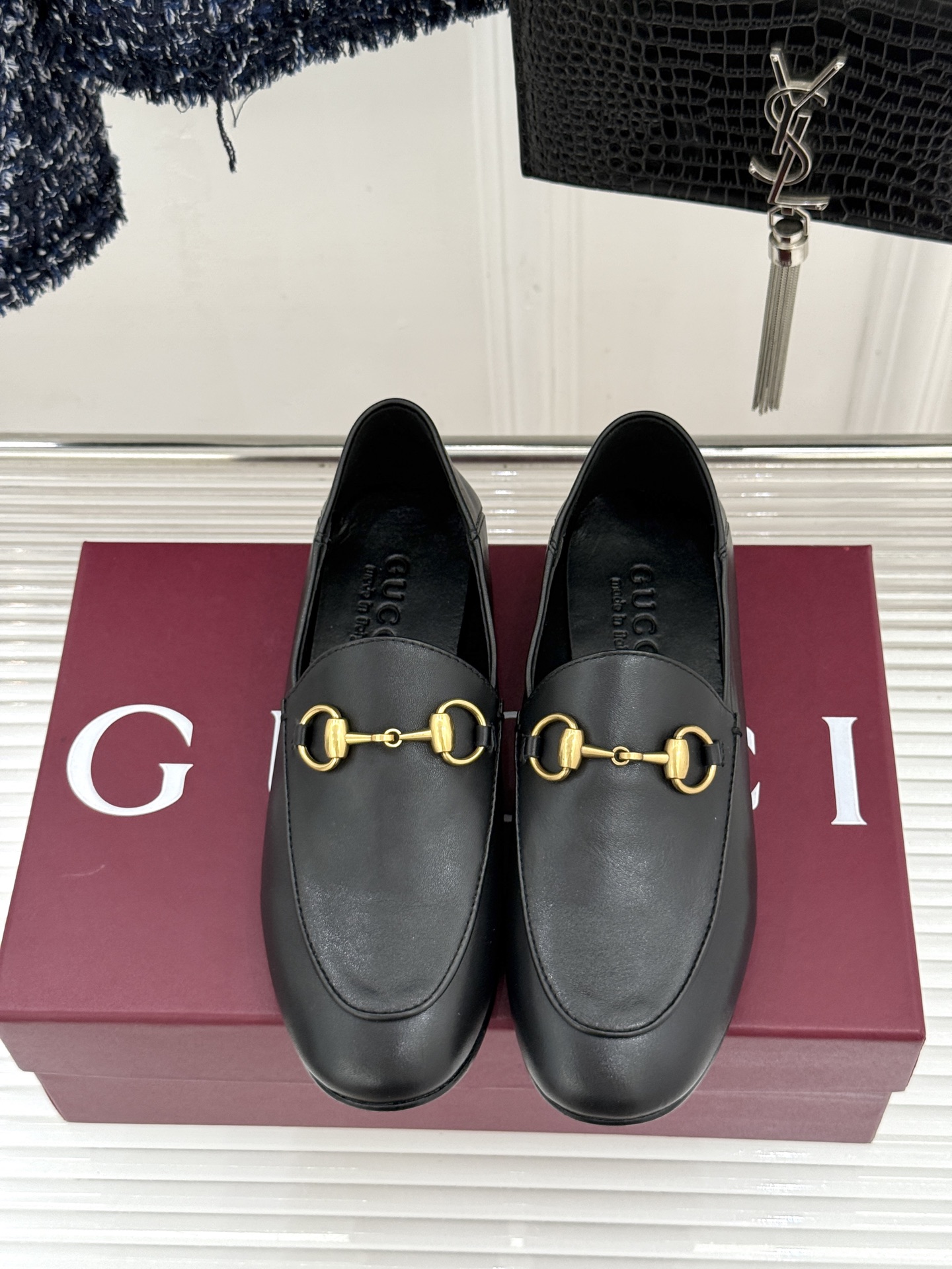 gucci/古驰经典马衔扣踩跟乐福鞋自1953年诞生的传奇符号是优雅与自在的永恒注解。Gucci经典马衔