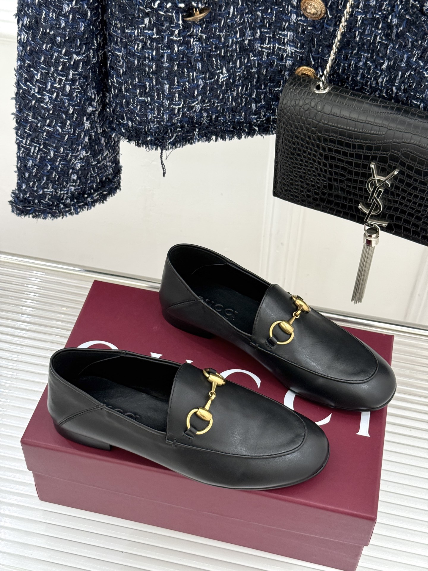 gucci/古驰经典马衔扣踩跟乐福鞋自1953年诞生的传奇符号是优雅与自在的永恒注解。Gucci经典马衔