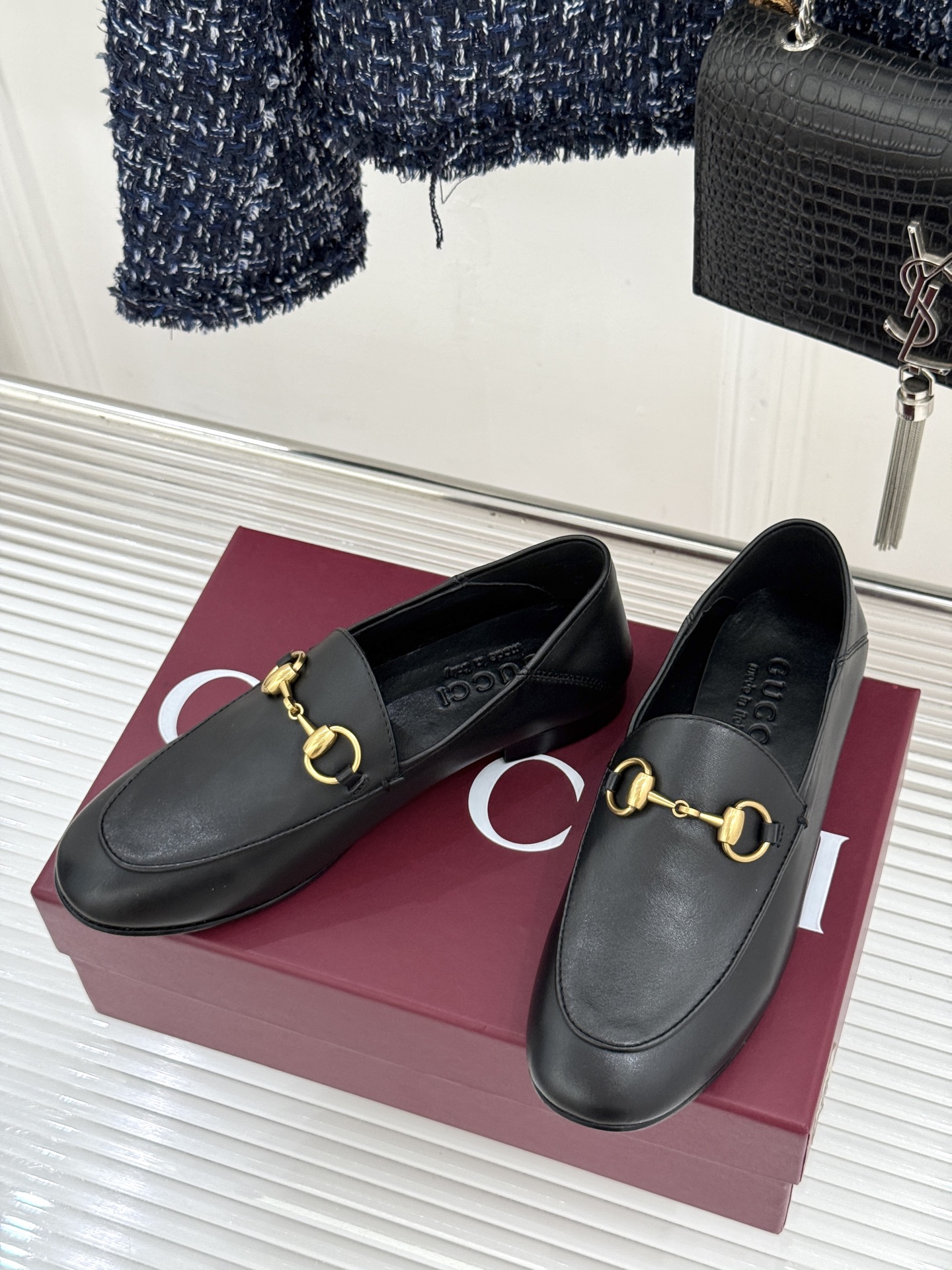 gucci/古驰经典马衔扣踩跟乐福鞋自1953年诞生的传奇符号是优雅与自在的永恒注解。Gucci经典马衔