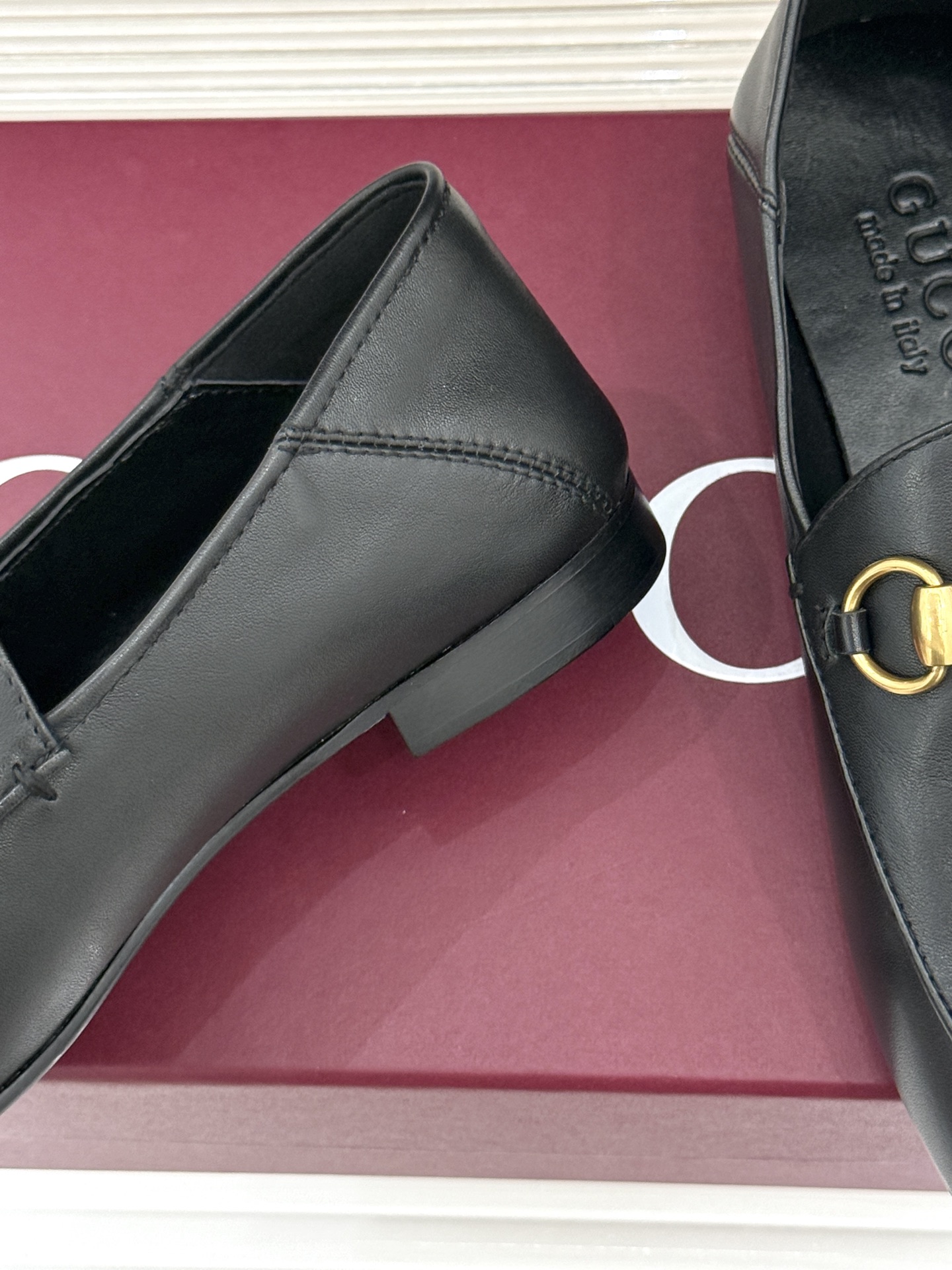 gucci/古驰经典马衔扣踩跟乐福鞋自1953年诞生的传奇符号是优雅与自在的永恒注解。Gucci经典马衔