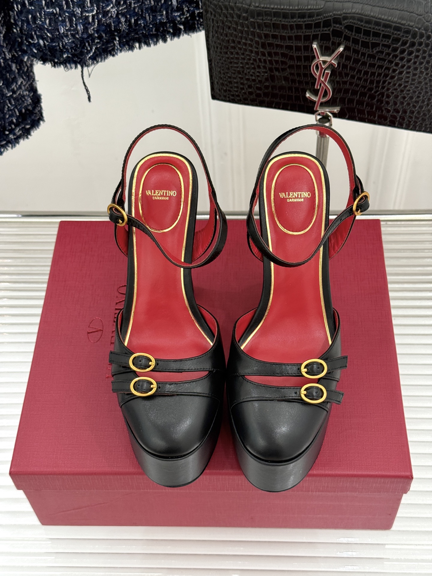 Valentino/华伦天奴26WF新品双带扣防水台恨天高凉鞋意式高定美学 踩在云端的女王气场。以定制牛