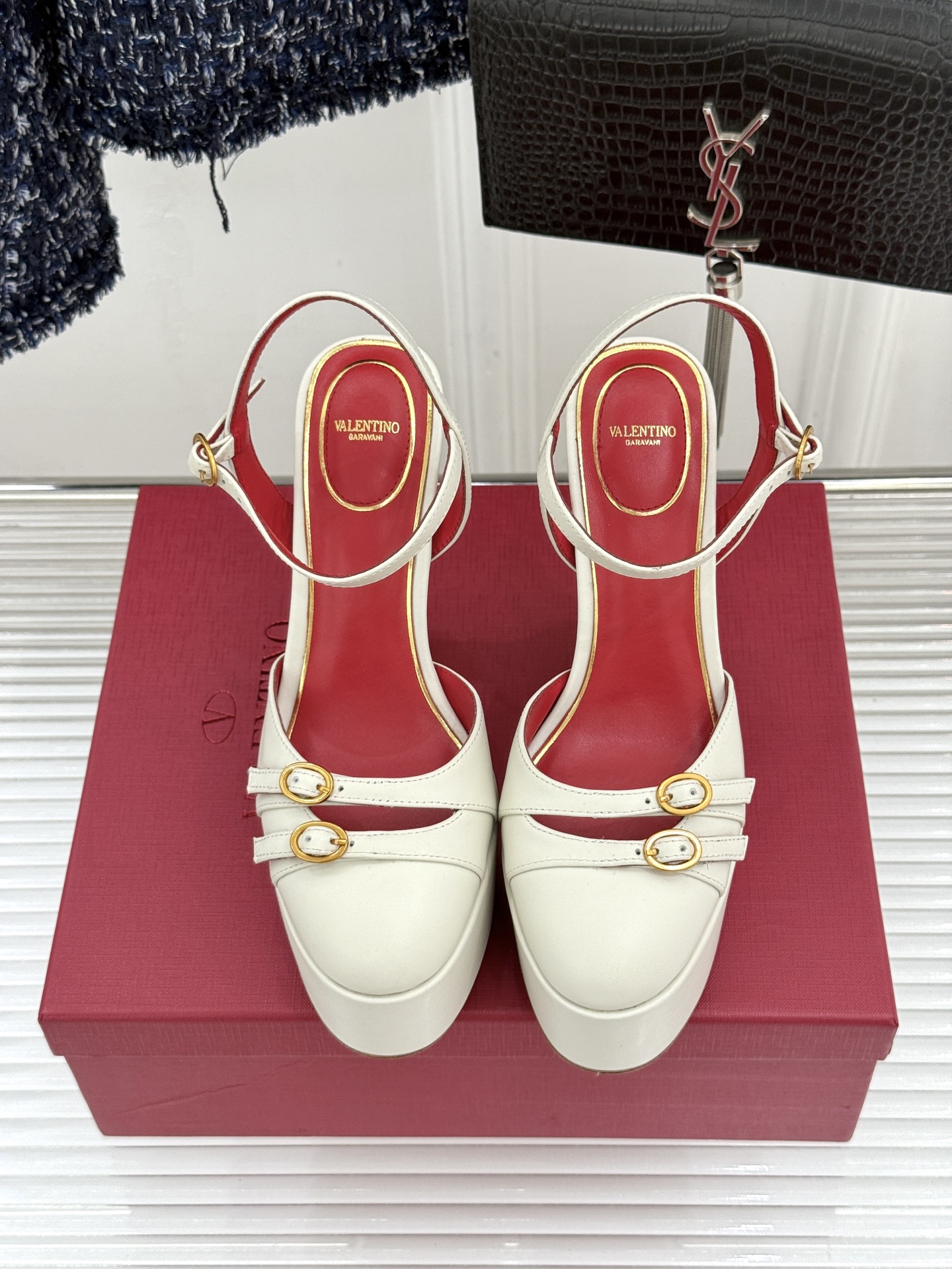 Valentino/华伦天奴26WF新品双带扣防水台恨天高凉鞋意式高定美学 踩在云端的女王气场。以定制牛