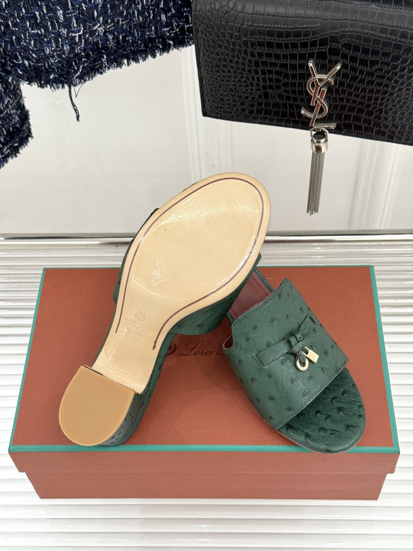 Loro Piana/ LP🌾 经典复古绝美吊坠粗跟平底拖鞋简约即时髦 松弛的高级感感受夏日感高级穿搭~