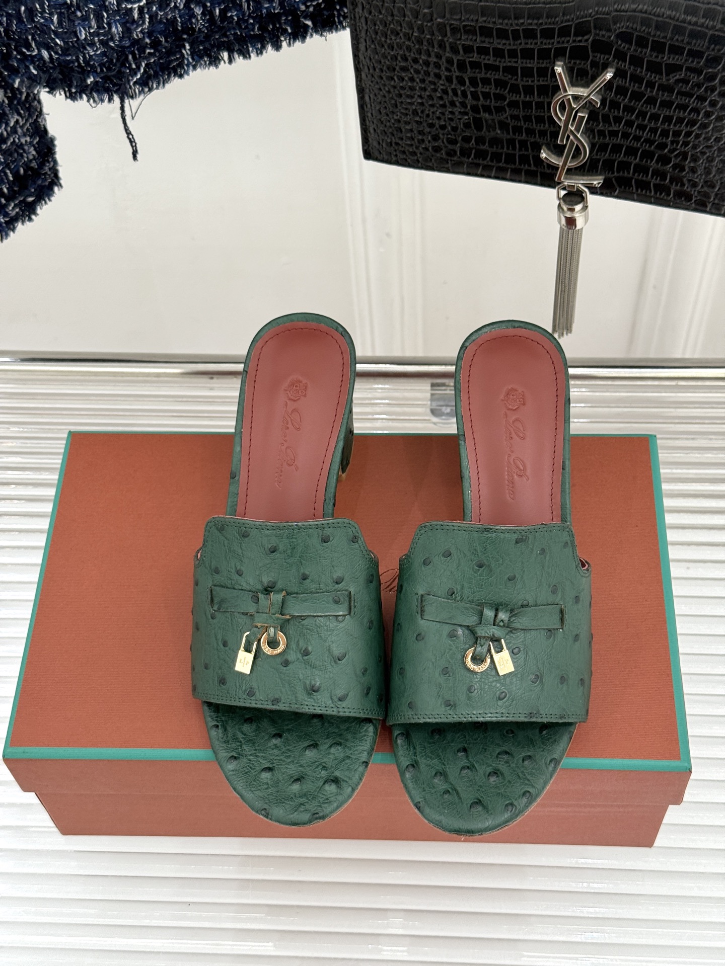 Loro Piana/ LP🌾 经典复古绝美吊坠粗跟平底拖鞋简约即时髦 松弛的高级感感受夏日感高级穿搭~