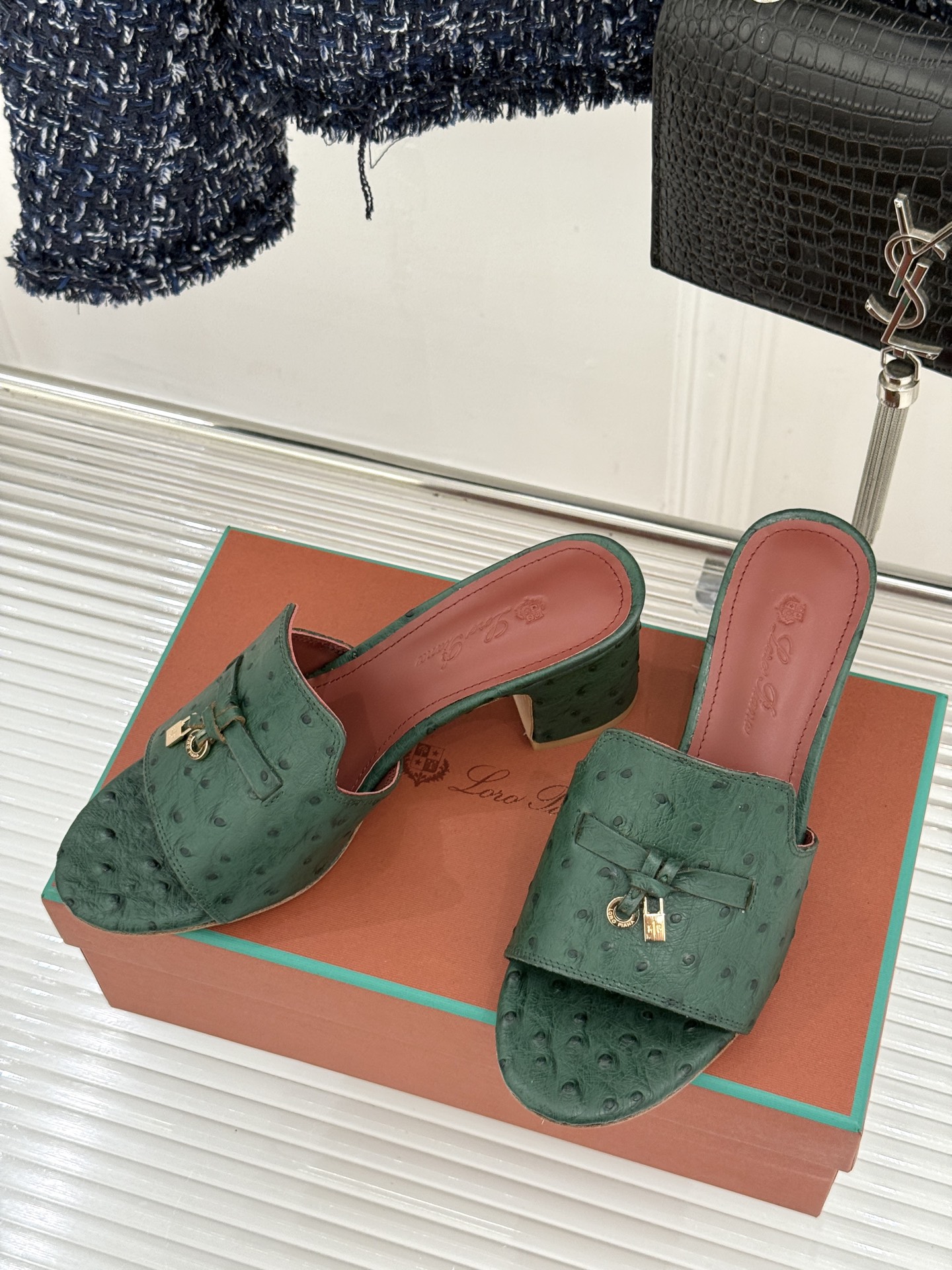 Loro Piana/ LP🌾 经典复古绝美吊坠粗跟平底拖鞋简约即时髦 松弛的高级感感受夏日感高级穿搭~