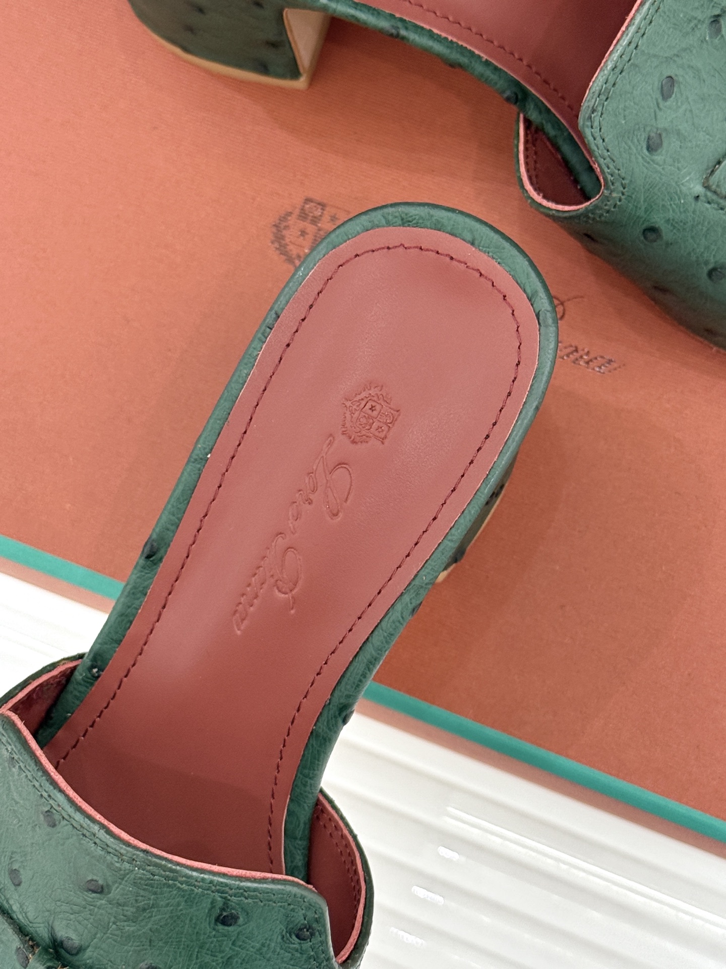 Loro Piana/ LP🌾 经典复古绝美吊坠粗跟平底拖鞋简约即时髦 松弛的高级感感受夏日感高级穿搭~