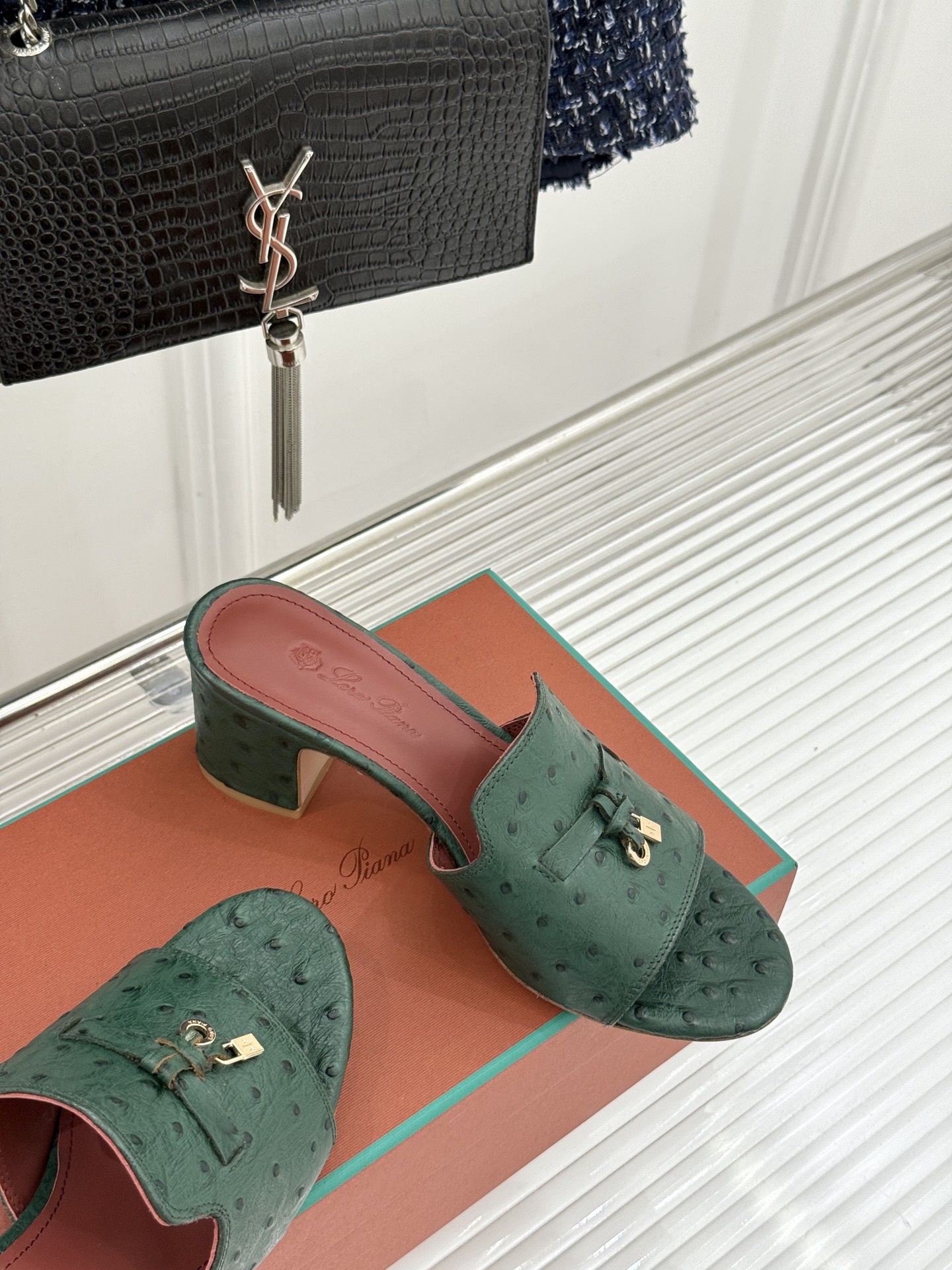 Loro Piana/ LP🌾 经典复古绝美吊坠粗跟平底拖鞋简约即时髦 松弛的高级感感受夏日感高级穿搭~