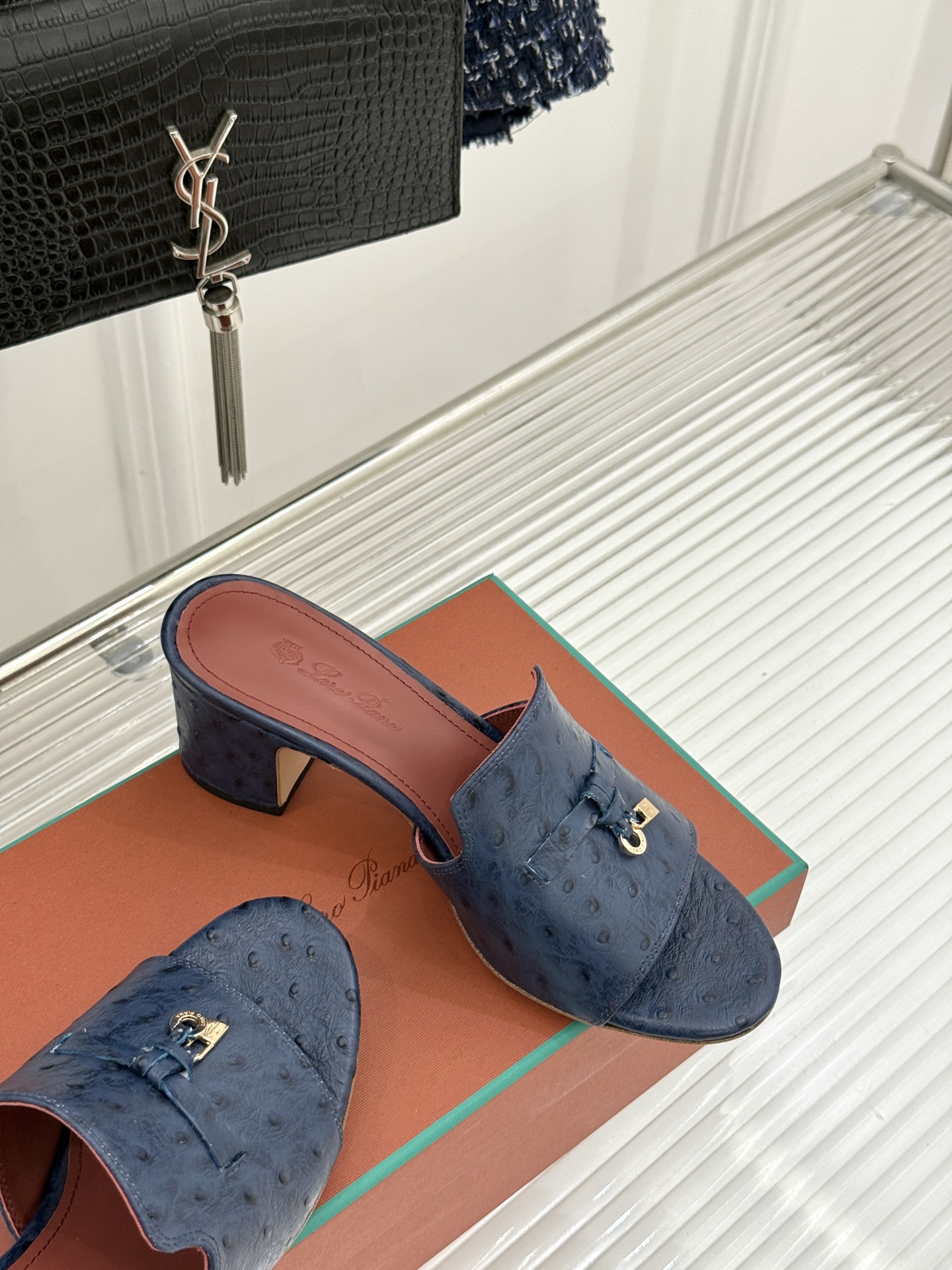 Loro Piana/ LP🌾 经典复古绝美吊坠粗跟平底拖鞋简约即时髦 松弛的高级感感受夏日感高级穿搭~