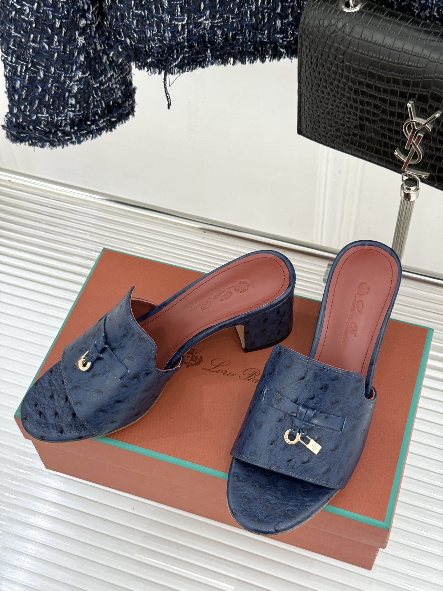 Loro Piana/ LP🌾 经典复古绝美吊坠粗跟平底拖鞋简约即时髦 松弛的高级感感受夏日感高级穿搭~