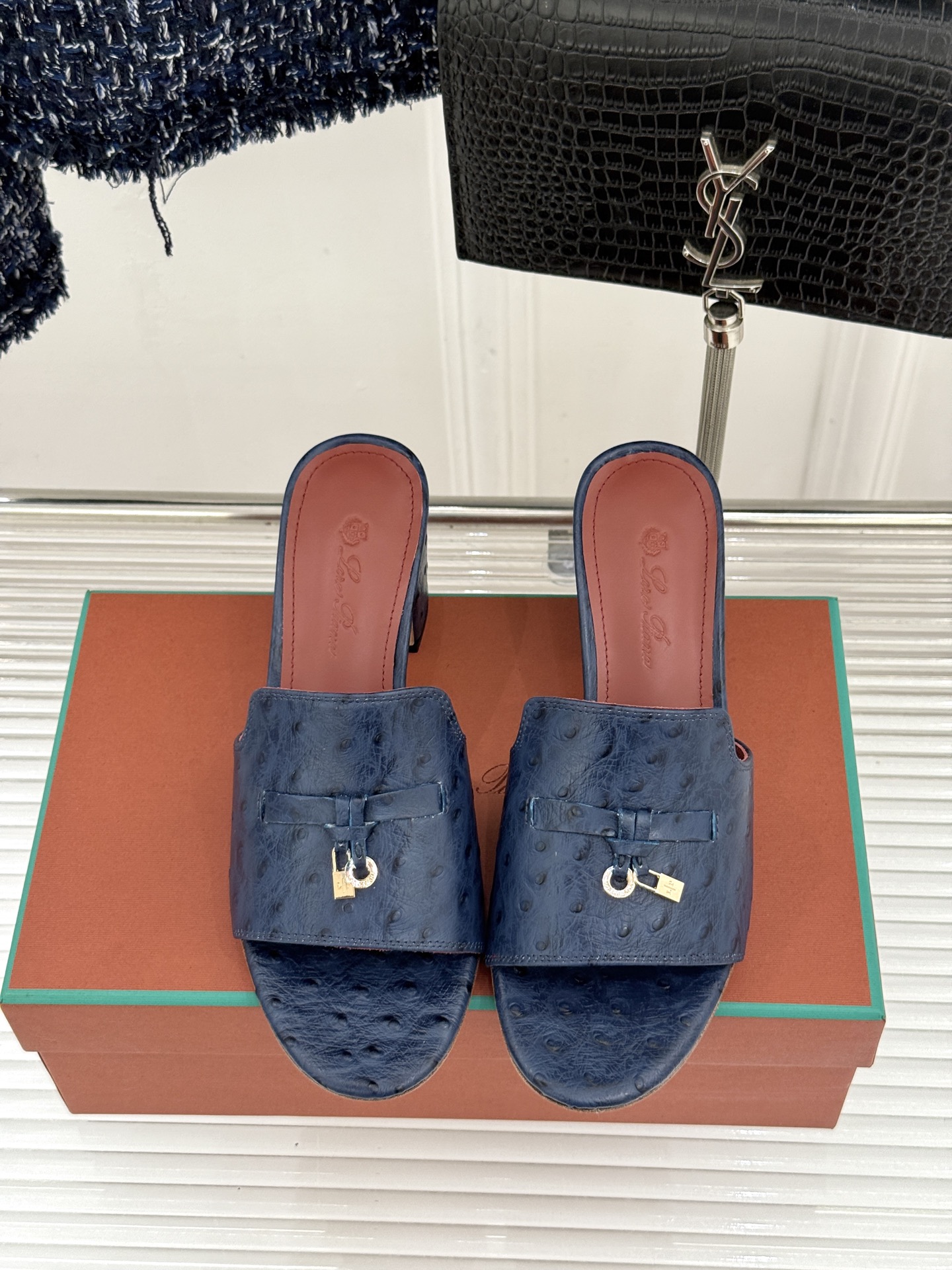 Loro Piana/ LP🌾 经典复古绝美吊坠粗跟平底拖鞋简约即时髦 松弛的高级感感受夏日感高级穿搭~