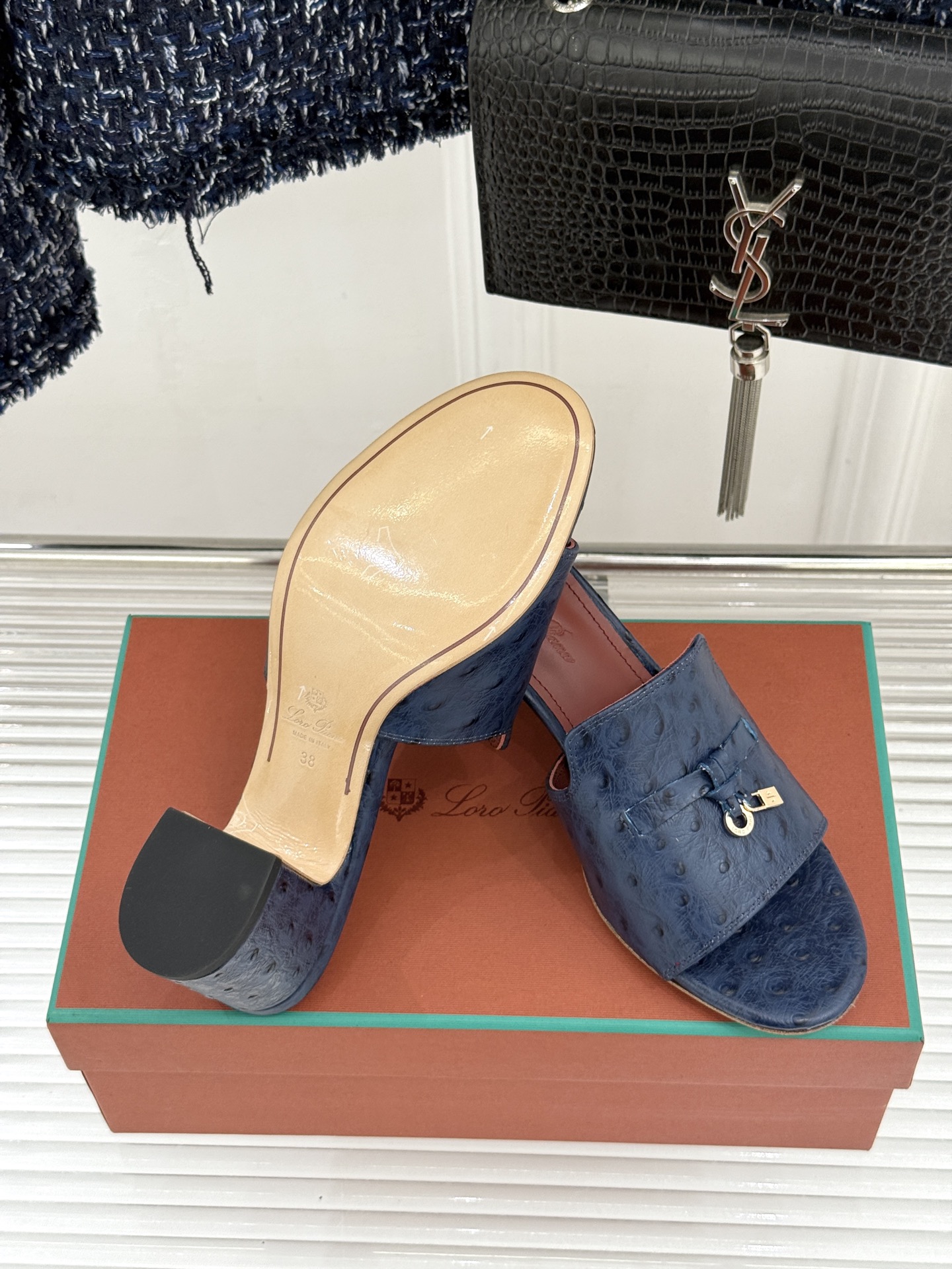 Loro Piana/ LP🌾 经典复古绝美吊坠粗跟平底拖鞋简约即时髦 松弛的高级感感受夏日感高级穿搭~