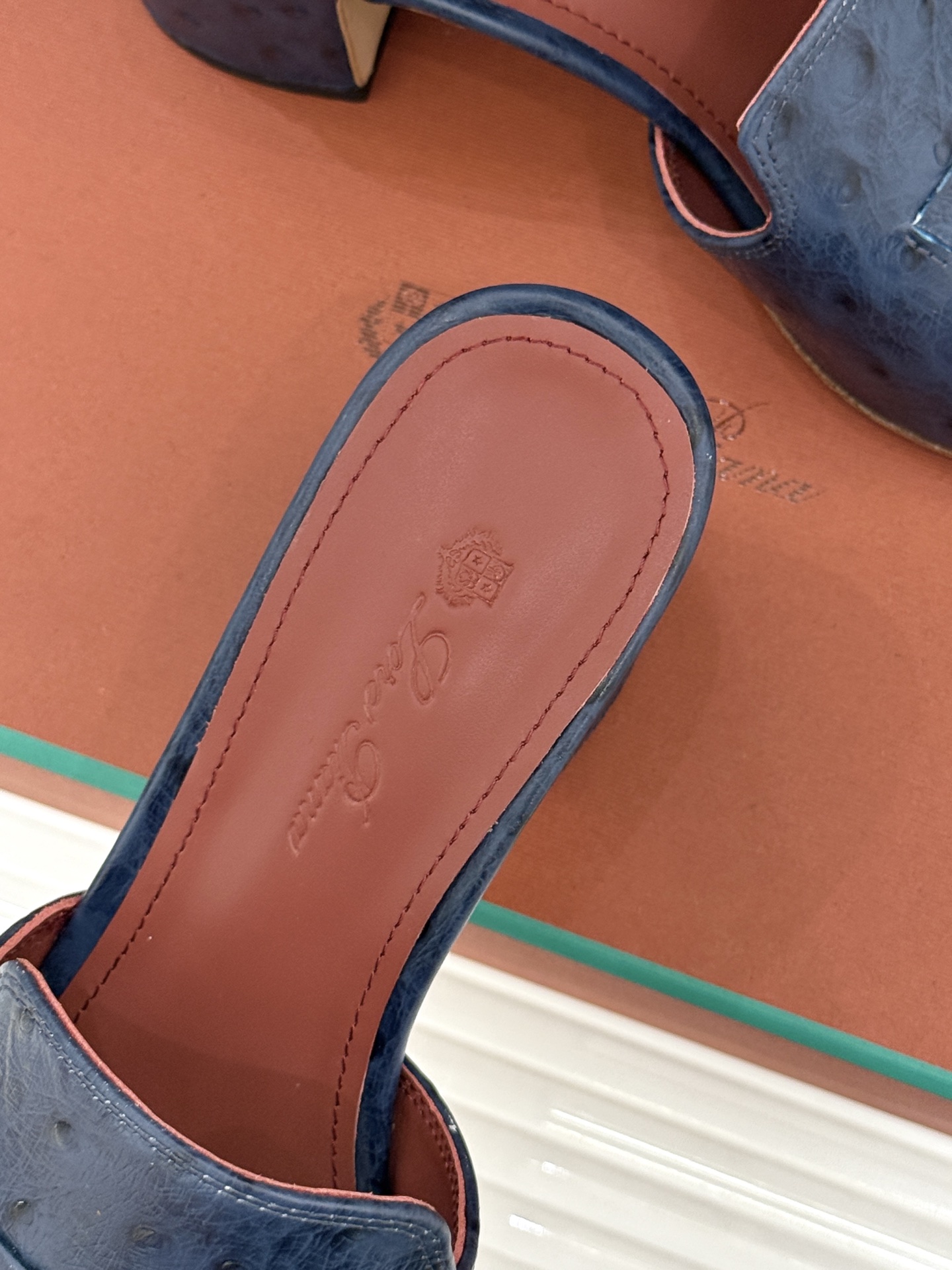 Loro Piana/ LP🌾 经典复古绝美吊坠粗跟平底拖鞋简约即时髦 松弛的高级感感受夏日感高级穿搭~