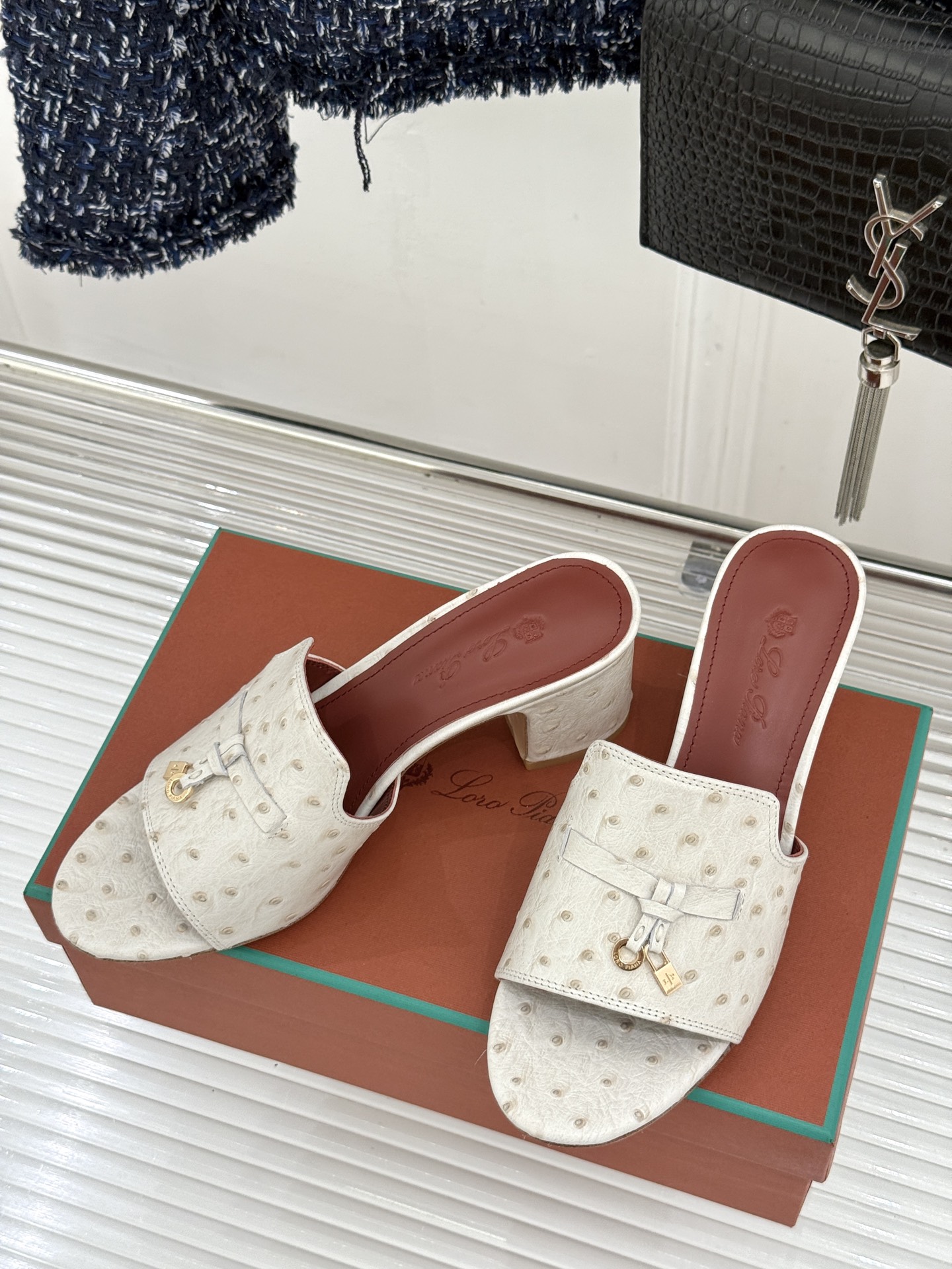 Loro Piana/ LP🌾 经典复古绝美吊坠粗跟平底拖鞋简约即时髦 松弛的高级感感受夏日感高级穿搭~