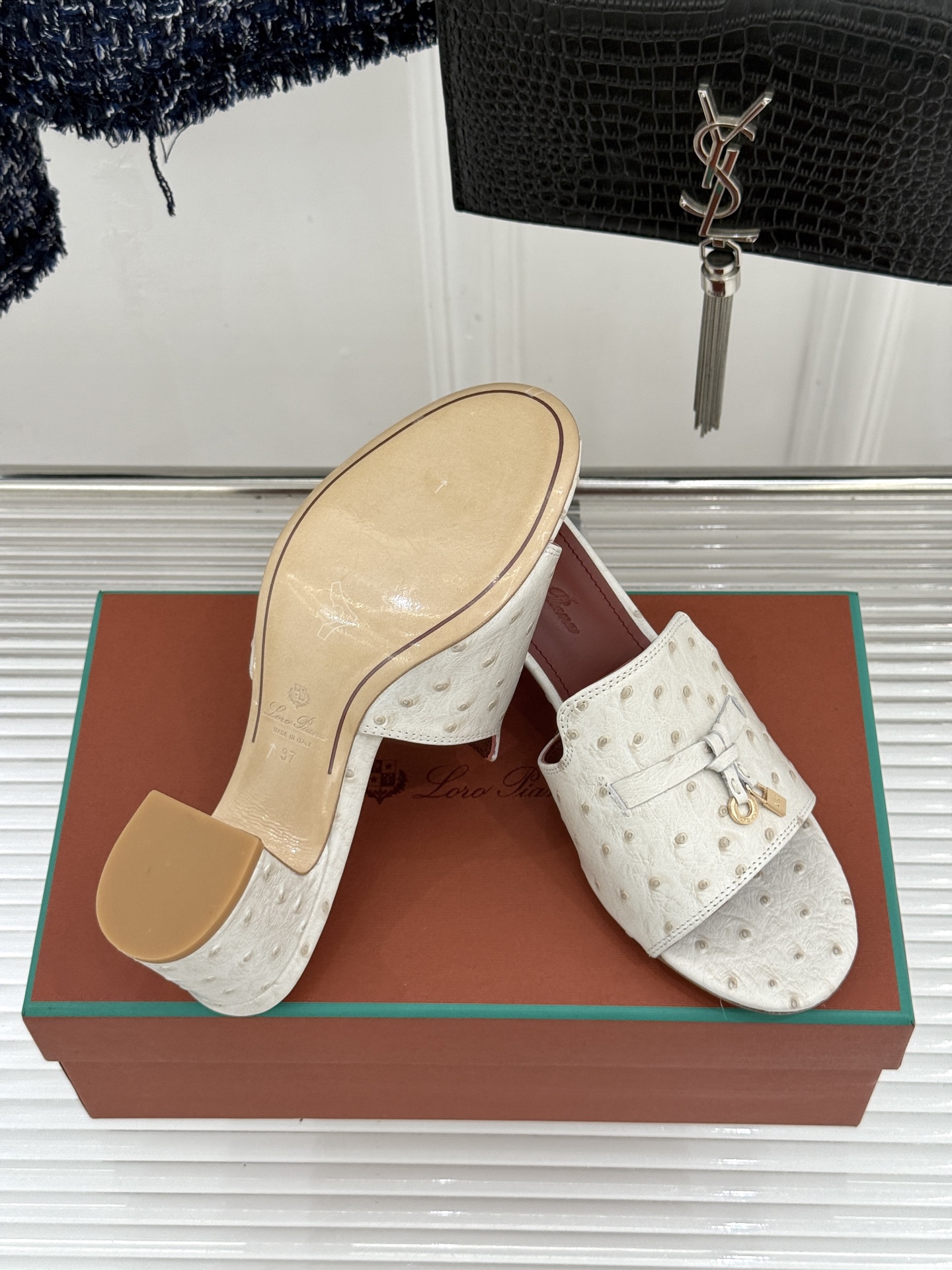 Loro Piana/ LP🌾 经典复古绝美吊坠粗跟平底拖鞋简约即时髦 松弛的高级感感受夏日感高级穿搭~