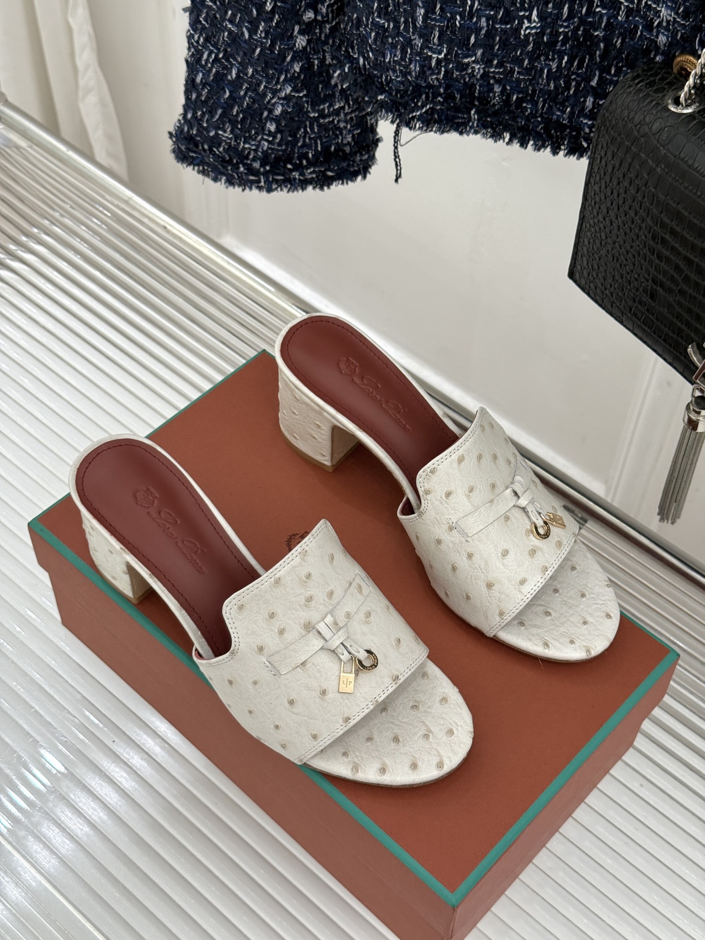 Loro Piana/ LP🌾 经典复古绝美吊坠粗跟平底拖鞋简约即时髦 松弛的高级感感受夏日感高级穿搭~