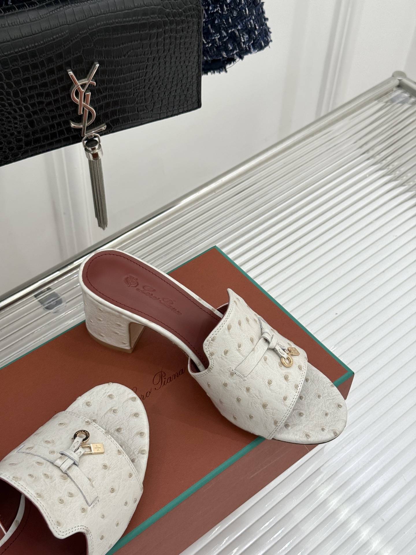 Loro Piana/ LP🌾 经典复古绝美吊坠粗跟平底拖鞋简约即时髦 松弛的高级感感受夏日感高级穿搭~