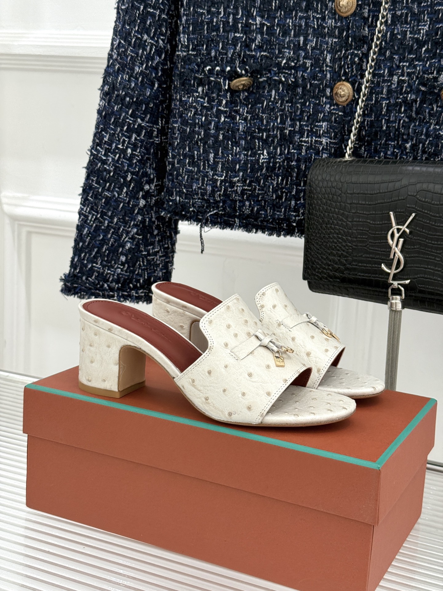 Loro Piana/ LP🌾 经典复古绝美吊坠粗跟平底拖鞋简约即时髦 松弛的高级感感受夏日感高级穿搭~