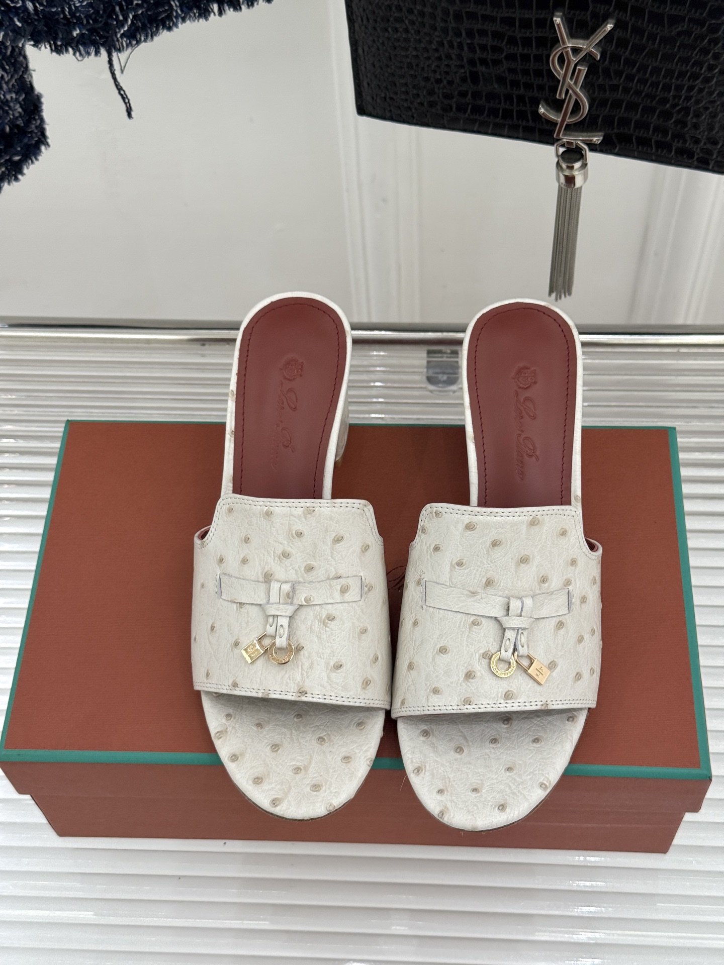 Loro Piana/ LP🌾 经典复古绝美吊坠粗跟平底拖鞋简约即时髦 松弛的高级感感受夏日感高级穿搭~