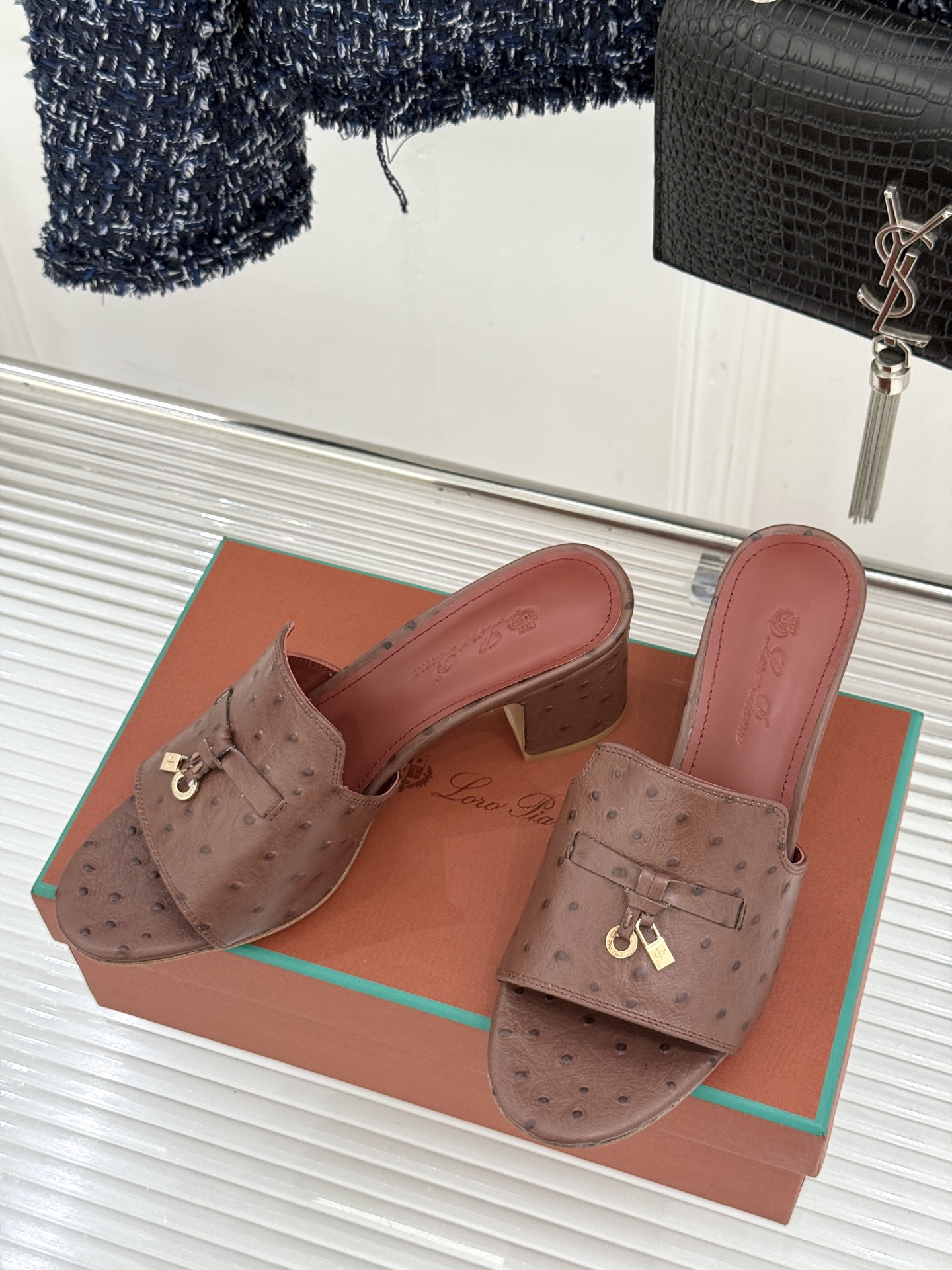 Loro Piana/ LP🌾 经典复古绝美吊坠粗跟平底拖鞋简约即时髦 松弛的高级感感受夏日感高级穿搭~