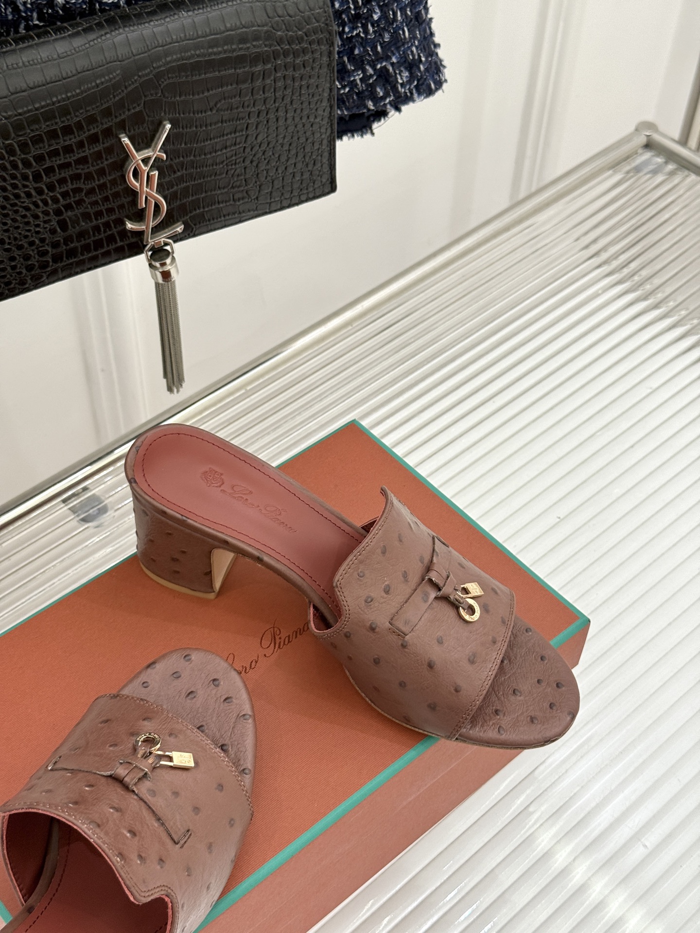 Loro Piana/ LP🌾 经典复古绝美吊坠粗跟平底拖鞋简约即时髦 松弛的高级感感受夏日感高级穿搭~