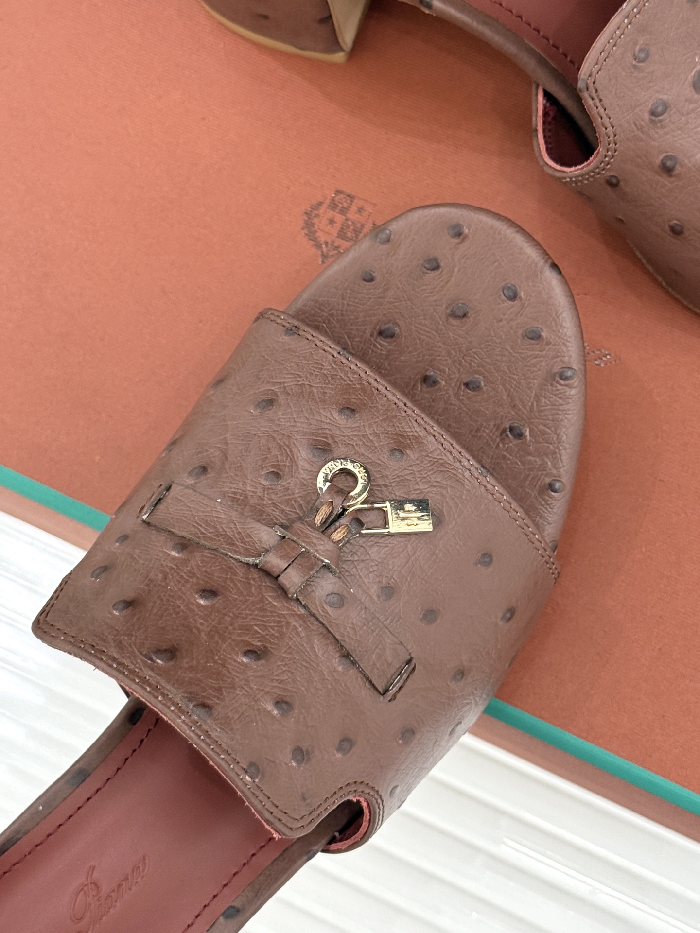 Loro Piana/ LP🌾 经典复古绝美吊坠粗跟平底拖鞋简约即时髦 松弛的高级感感受夏日感高级穿搭~