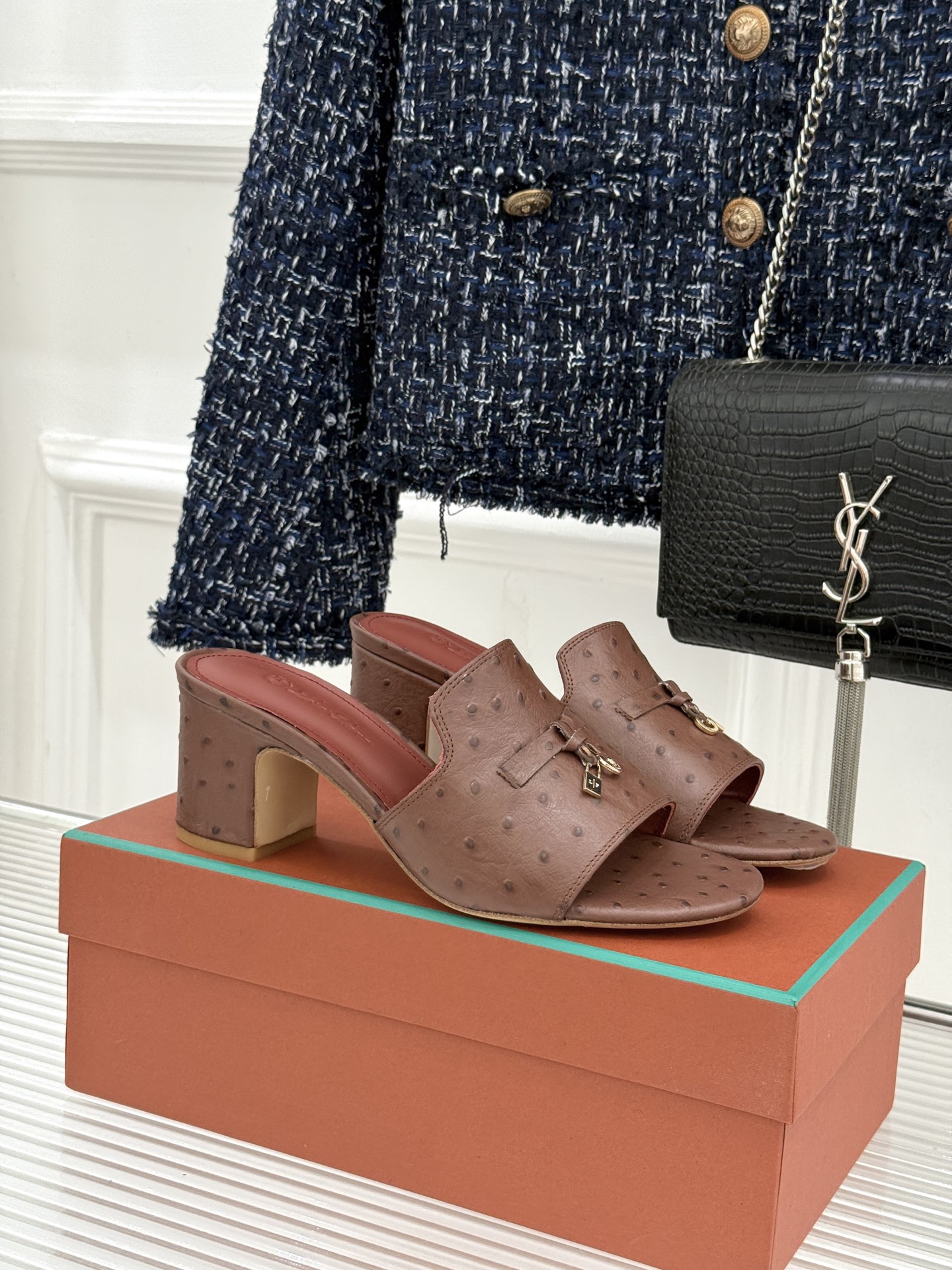 Loro Piana/ LP🌾 经典复古绝美吊坠粗跟平底拖鞋简约即时髦 松弛的高级感感受夏日感高级穿搭~