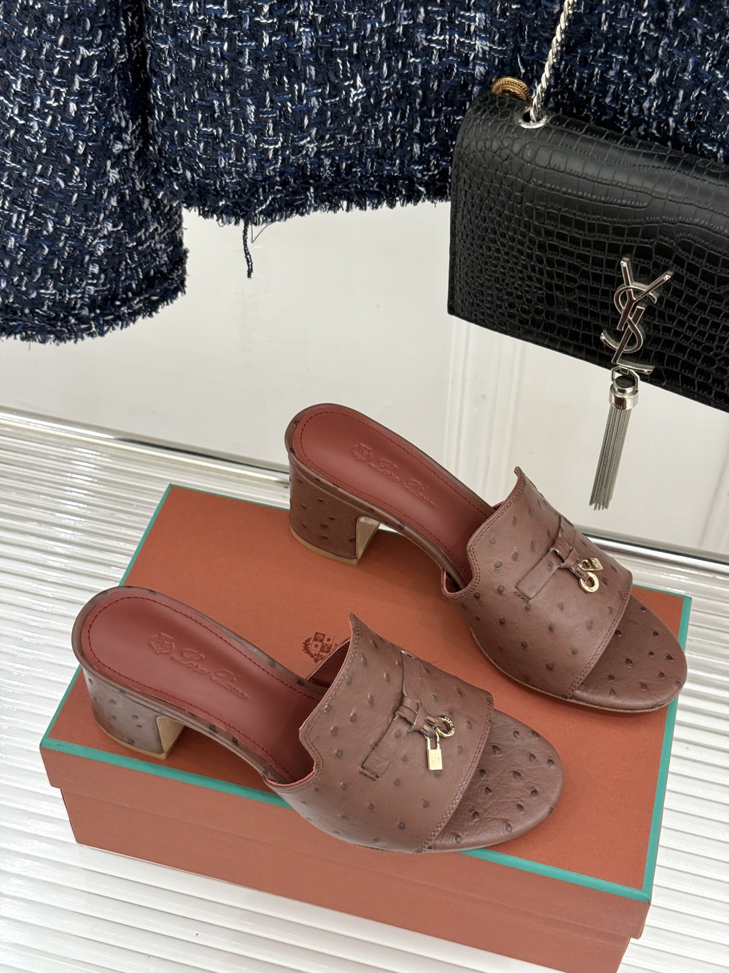 Loro Piana/ LP🌾 经典复古绝美吊坠粗跟平底拖鞋简约即时髦 松弛的高级感感受夏日感高级穿搭~