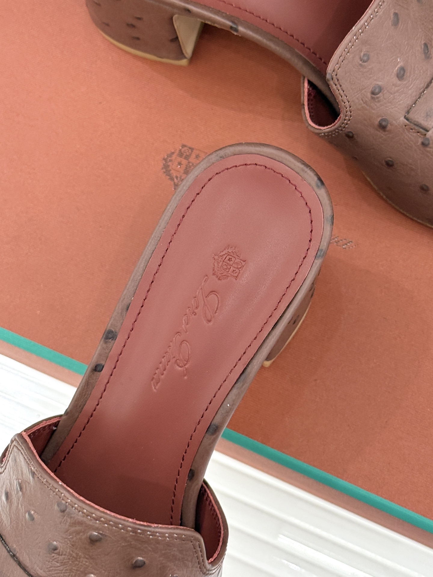 Loro Piana/ LP🌾 经典复古绝美吊坠粗跟平底拖鞋简约即时髦 松弛的高级感感受夏日感高级穿搭~