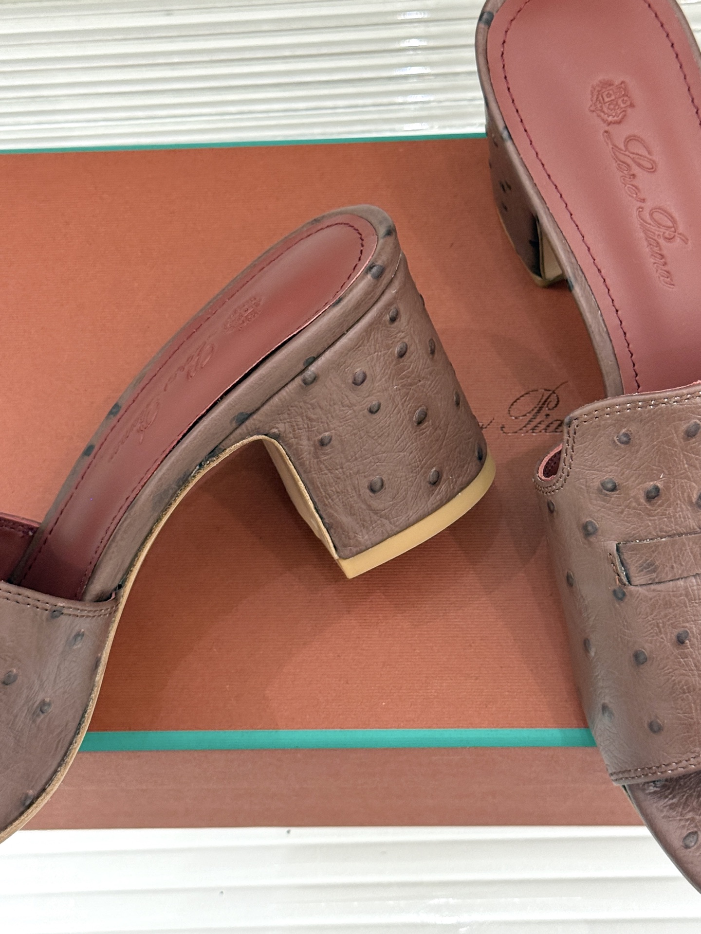 Loro Piana/ LP🌾 经典复古绝美吊坠粗跟平底拖鞋简约即时髦 松弛的高级感感受夏日感高级穿搭~