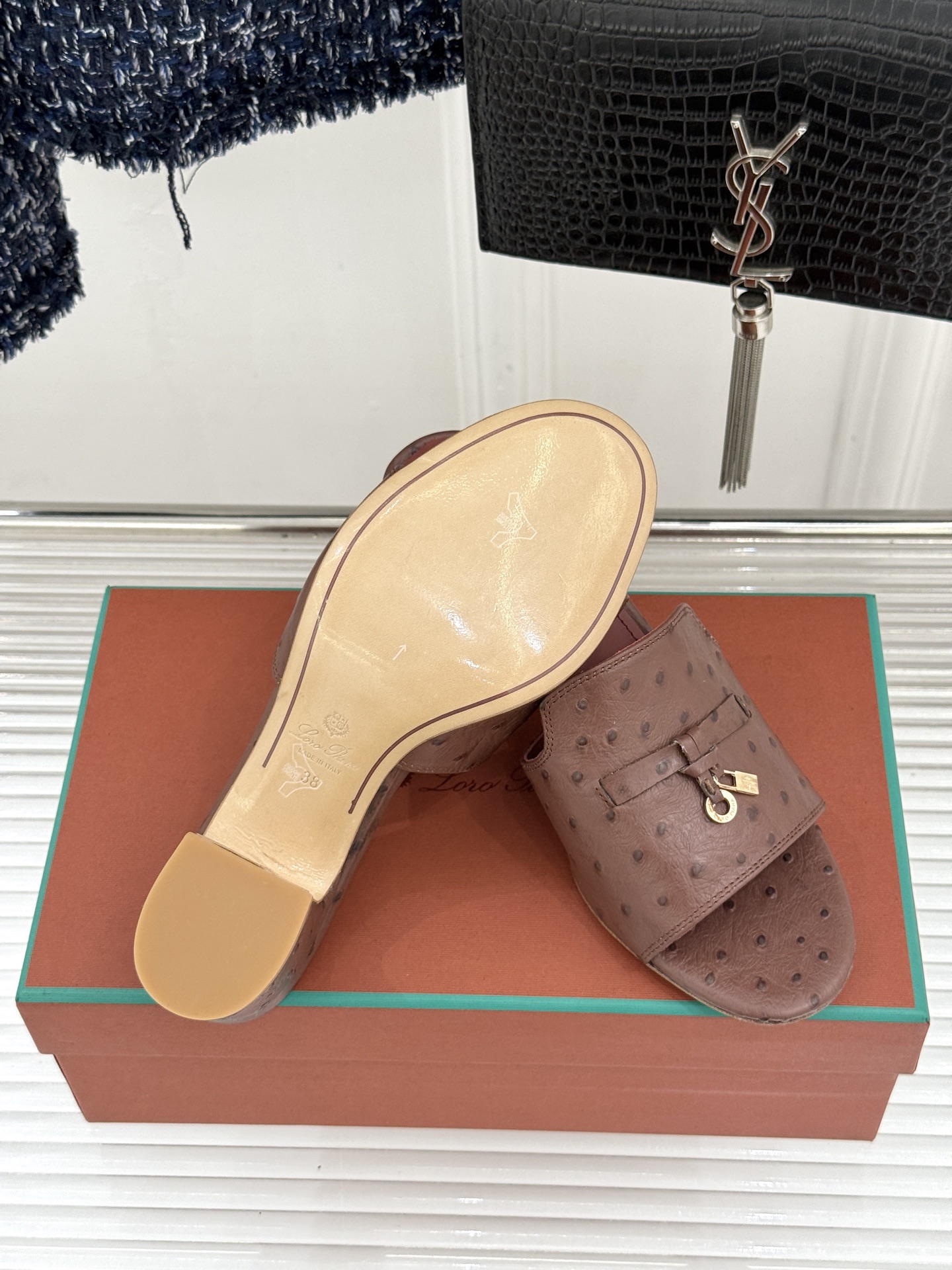 Loro Piana/ LP🌾 经典复古绝美吊坠粗跟平底拖鞋简约即时髦 松弛的高级感感受夏日感高级穿搭~