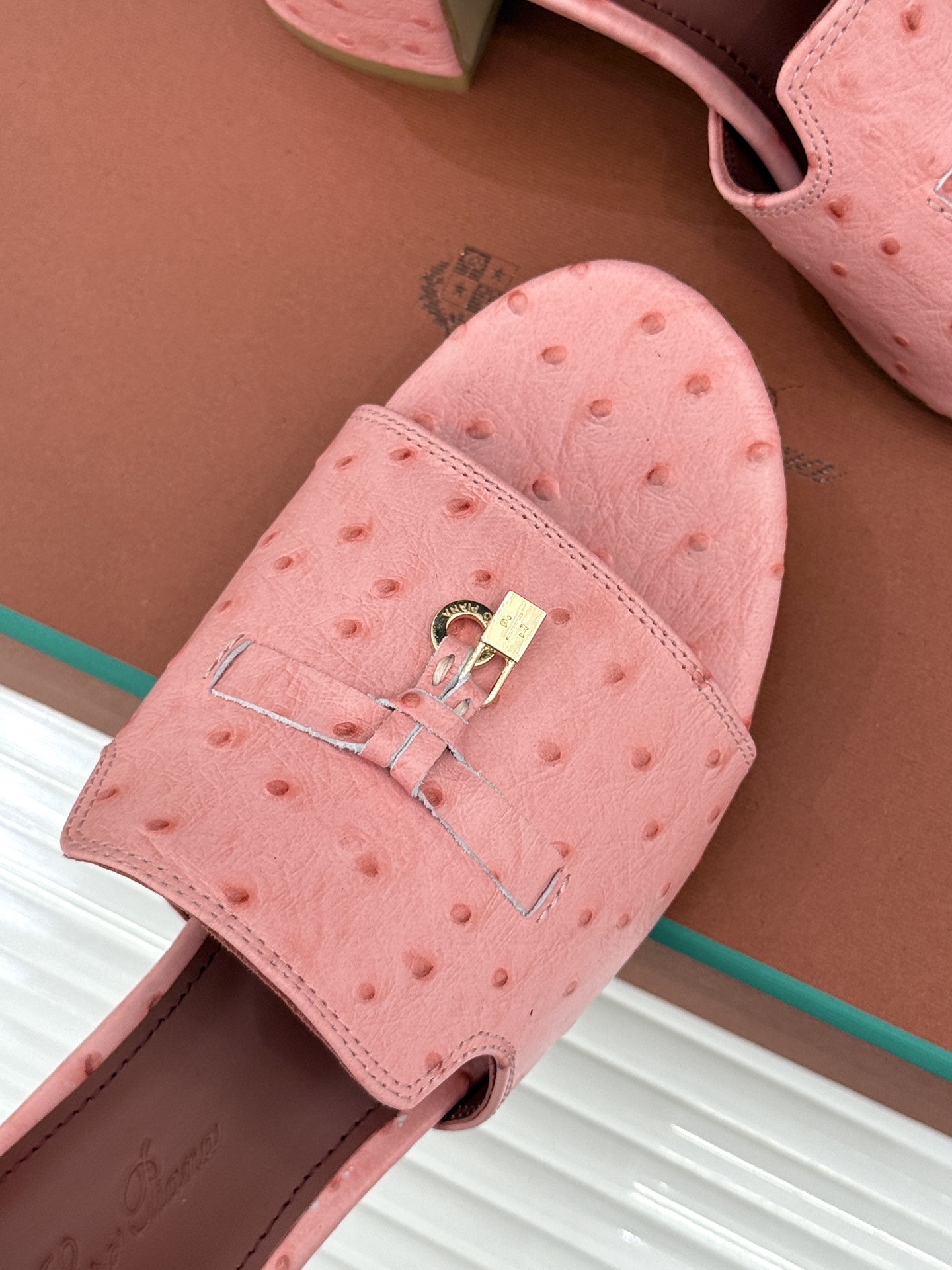 Loro Piana/ LP🌾 经典复古绝美吊坠粗跟平底拖鞋简约即时髦 松弛的高级感感受夏日感高级穿搭~