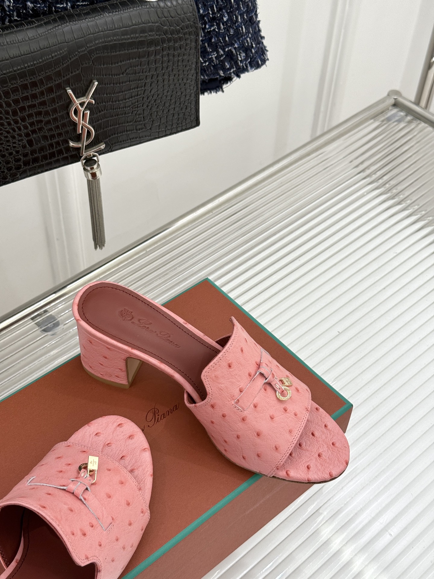 Loro Piana/ LP🌾 经典复古绝美吊坠粗跟平底拖鞋简约即时髦 松弛的高级感感受夏日感高级穿搭~