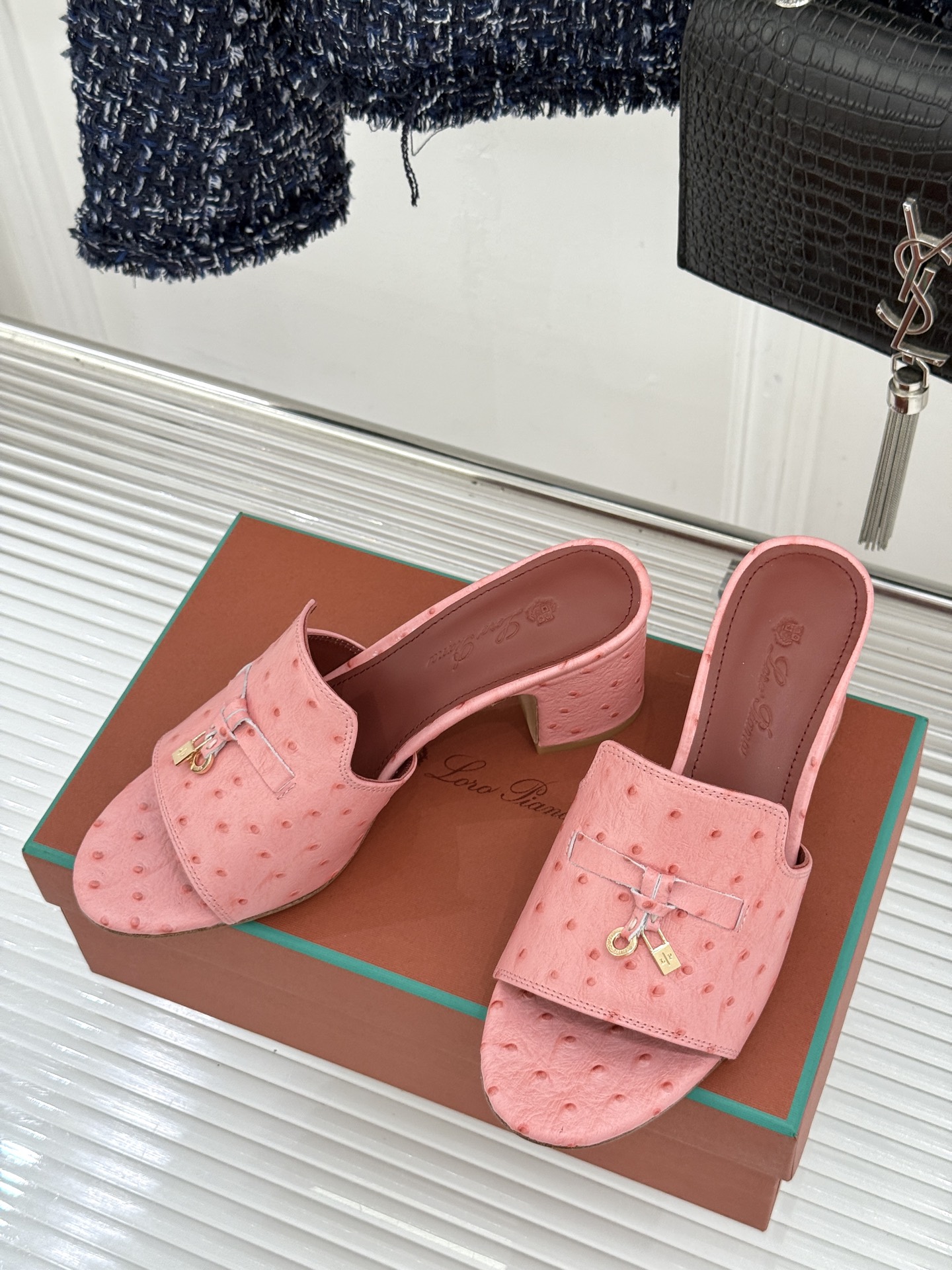 Loro Piana/ LP🌾 经典复古绝美吊坠粗跟平底拖鞋简约即时髦 松弛的高级感感受夏日感高级穿搭~