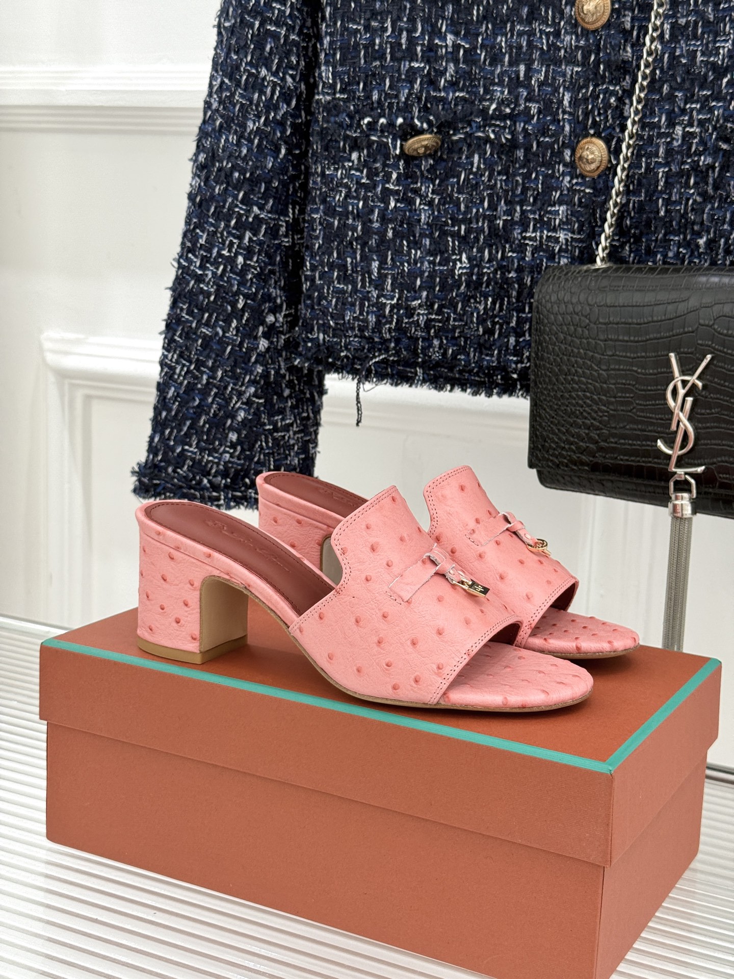 Loro Piana/ LP🌾 经典复古绝美吊坠粗跟平底拖鞋简约即时髦 松弛的高级感感受夏日感高级穿搭~