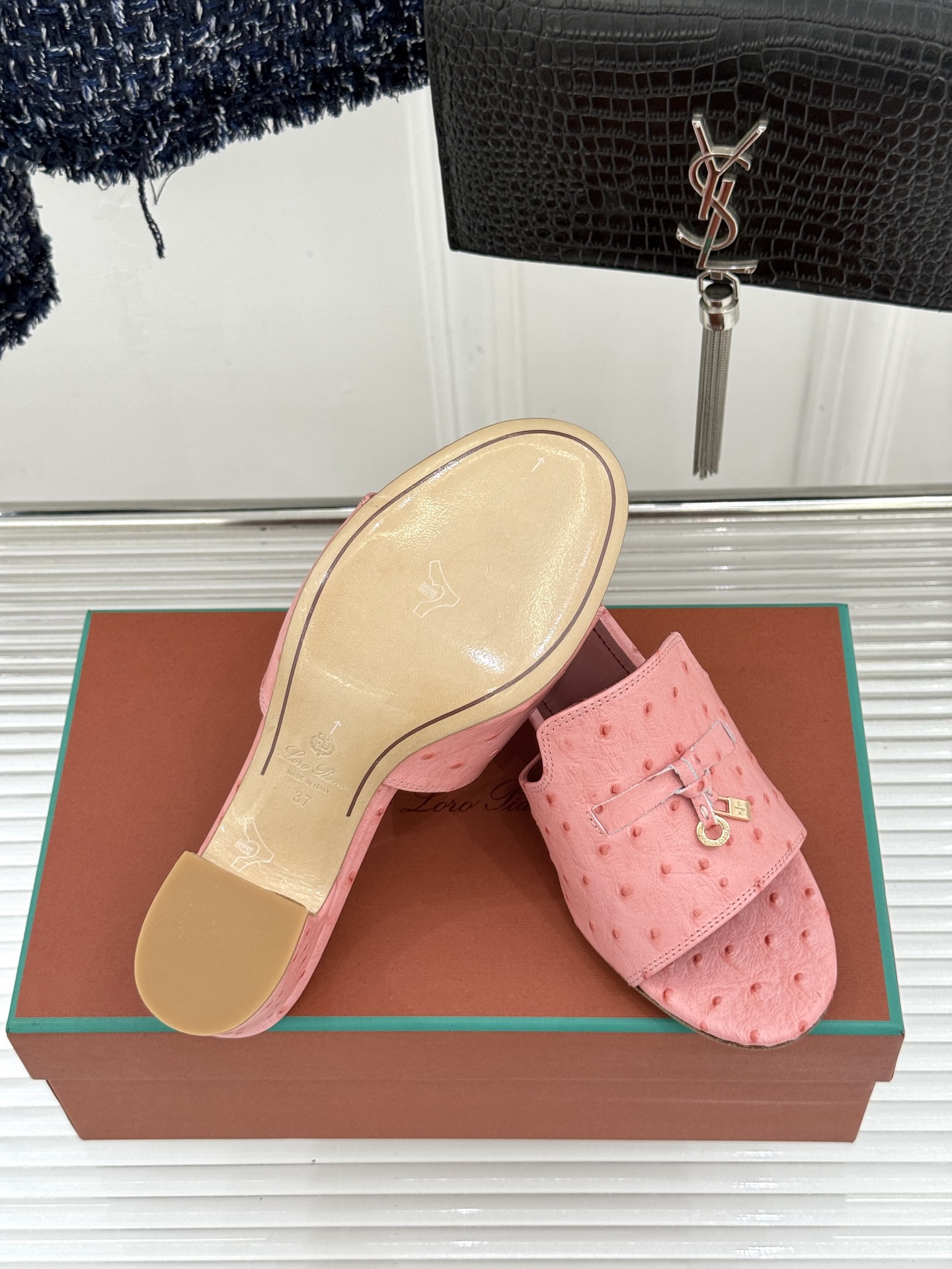 Loro Piana/ LP🌾 经典复古绝美吊坠粗跟平底拖鞋简约即时髦 松弛的高级感感受夏日感高级穿搭~