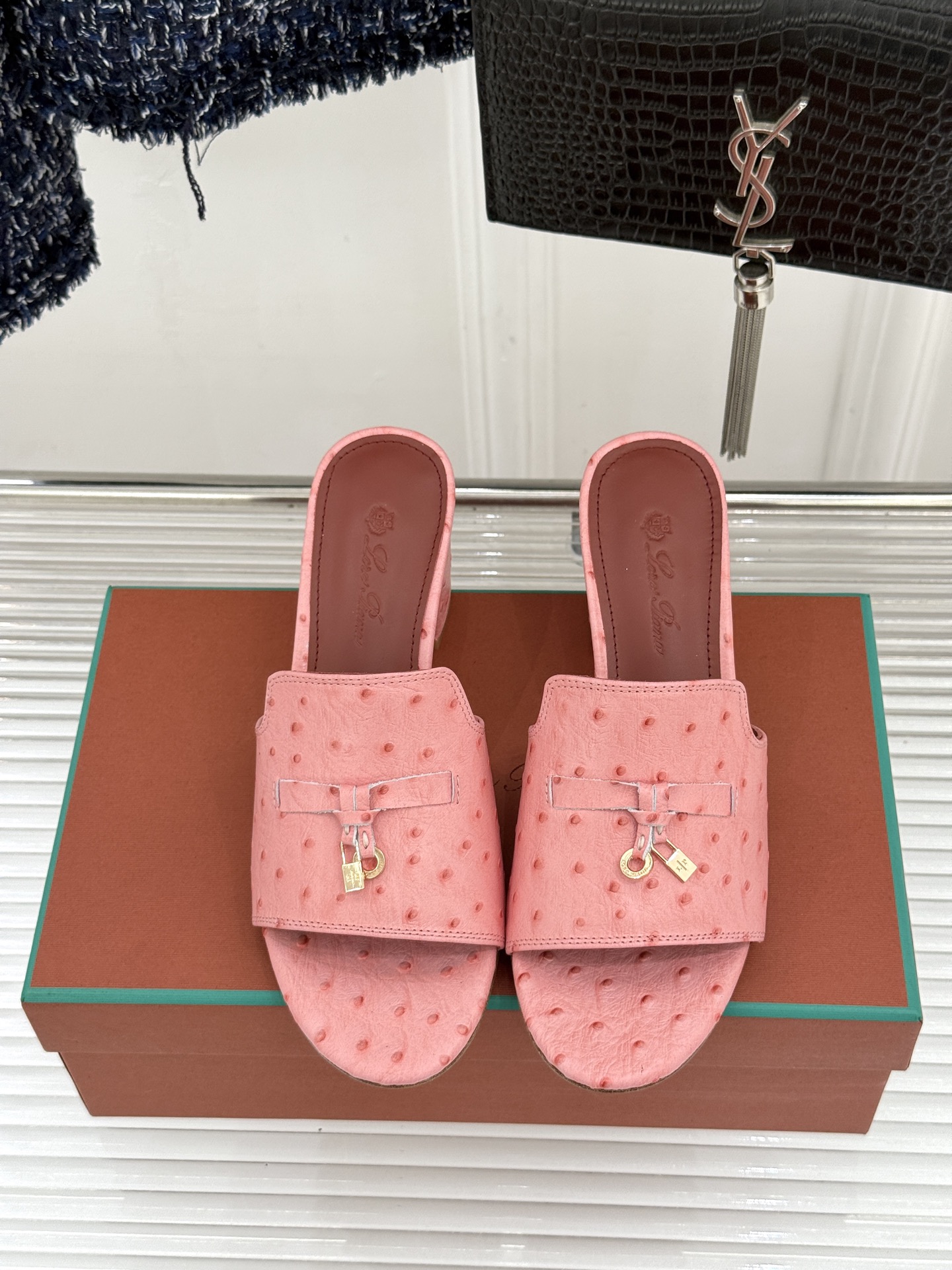 Loro Piana/ LP🌾 经典复古绝美吊坠粗跟平底拖鞋简约即时髦 松弛的高级感感受夏日感高级穿搭~