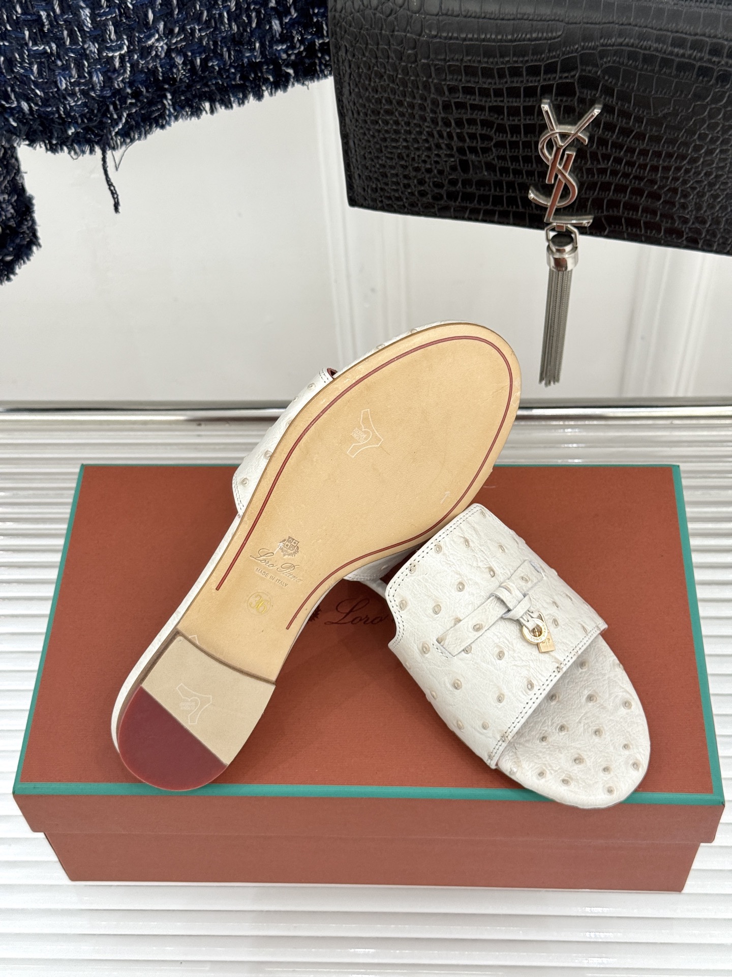 Loro Piana/ LP🌾 经典复古绝美吊坠粗跟平底拖鞋简约即时髦 松弛的高级感感受夏日感高级穿搭~