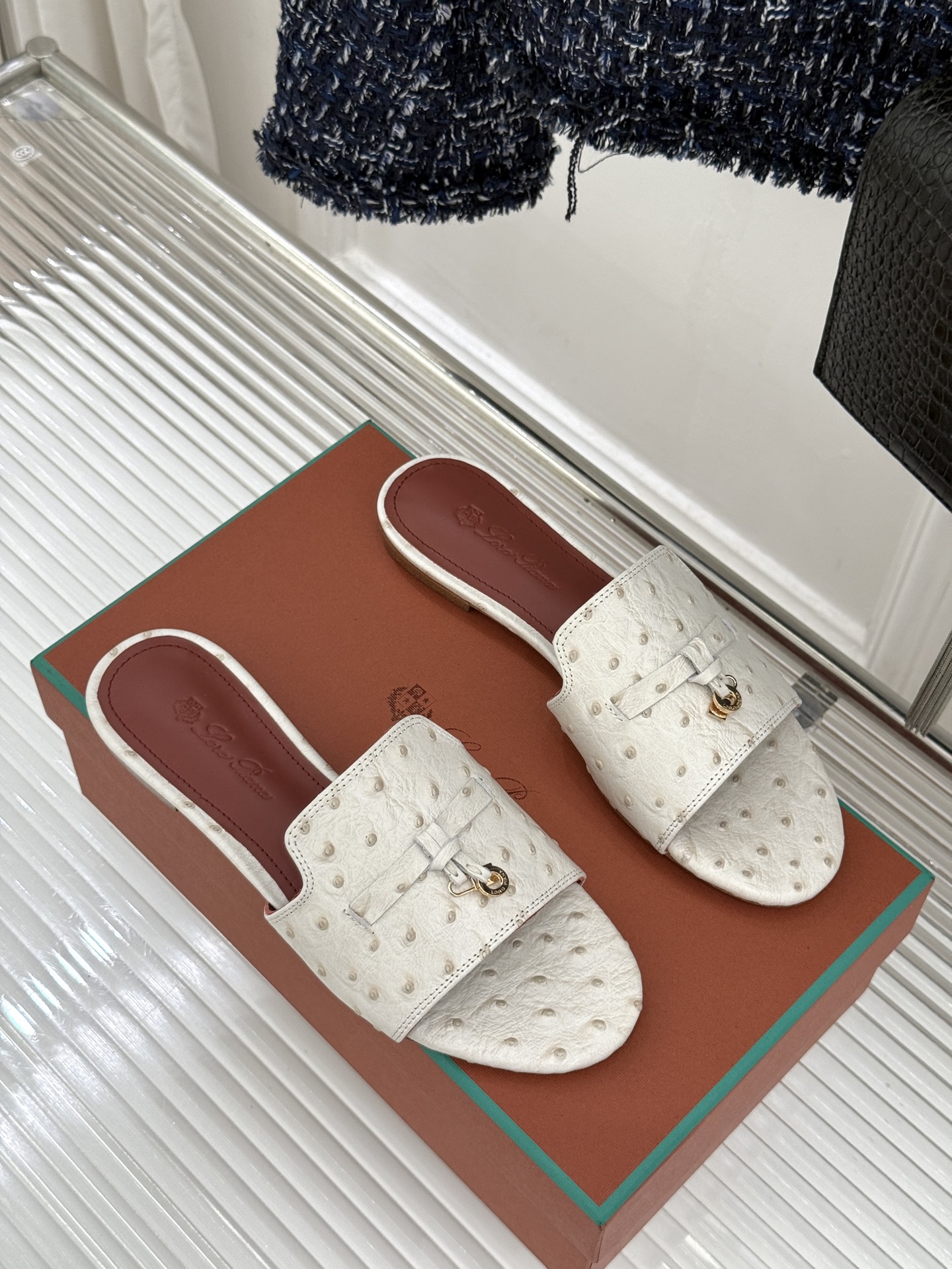 Loro Piana/ LP🌾 经典复古绝美吊坠粗跟平底拖鞋简约即时髦 松弛的高级感感受夏日感高级穿搭~