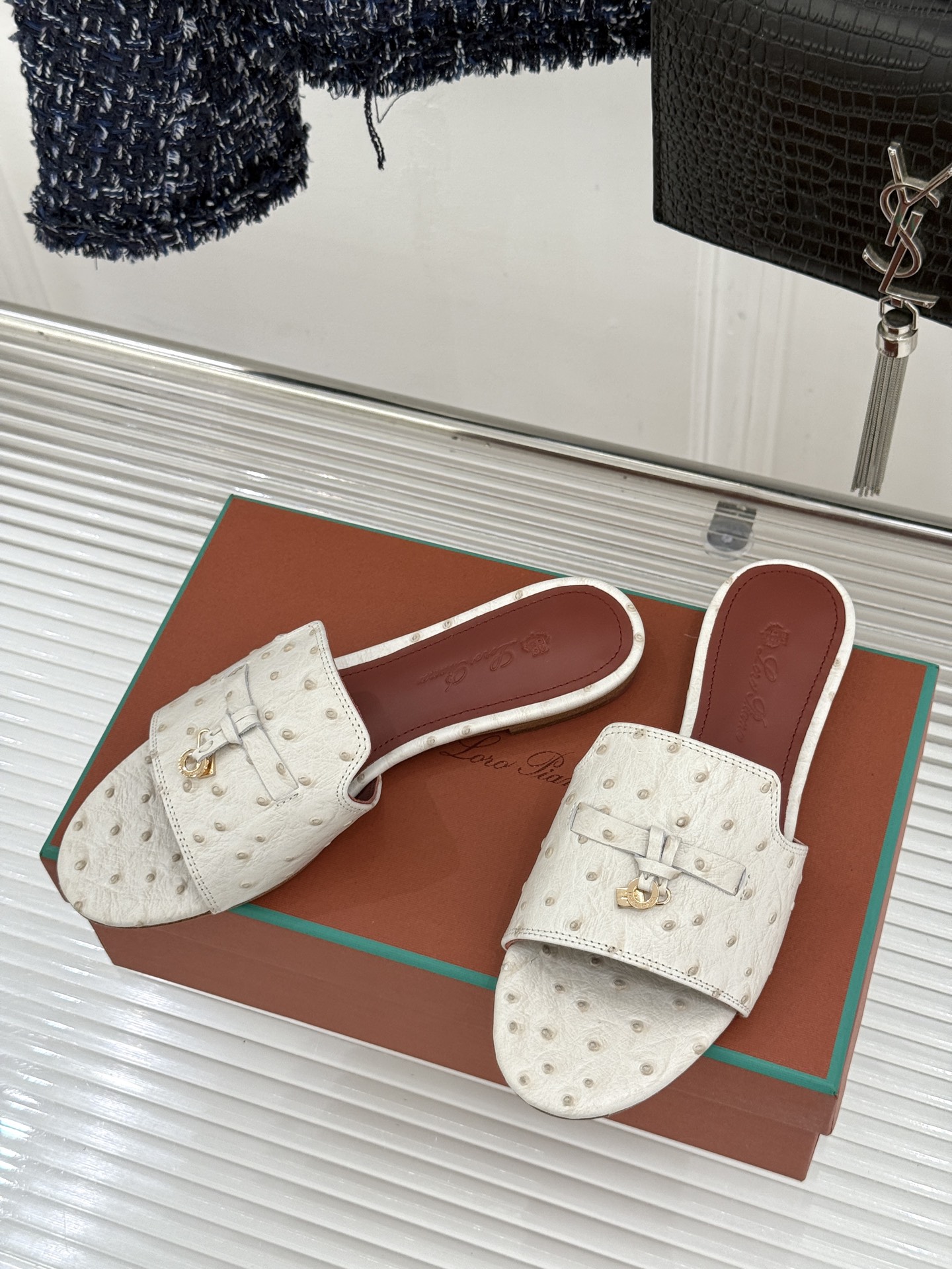 Loro Piana/ LP🌾 经典复古绝美吊坠粗跟平底拖鞋简约即时髦 松弛的高级感感受夏日感高级穿搭~