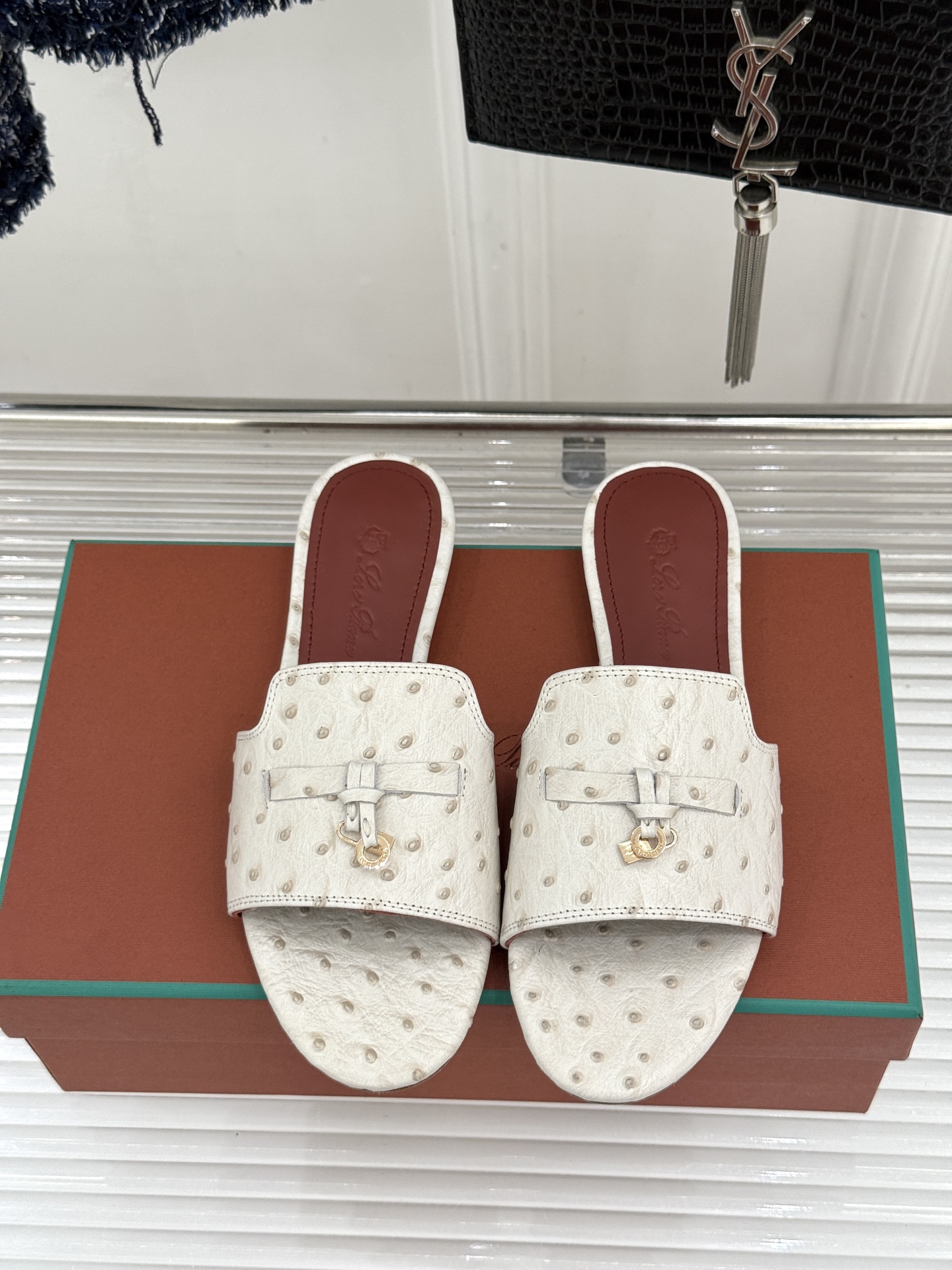 Loro Piana/ LP🌾 经典复古绝美吊坠粗跟平底拖鞋简约即时髦 松弛的高级感感受夏日感高级穿搭~