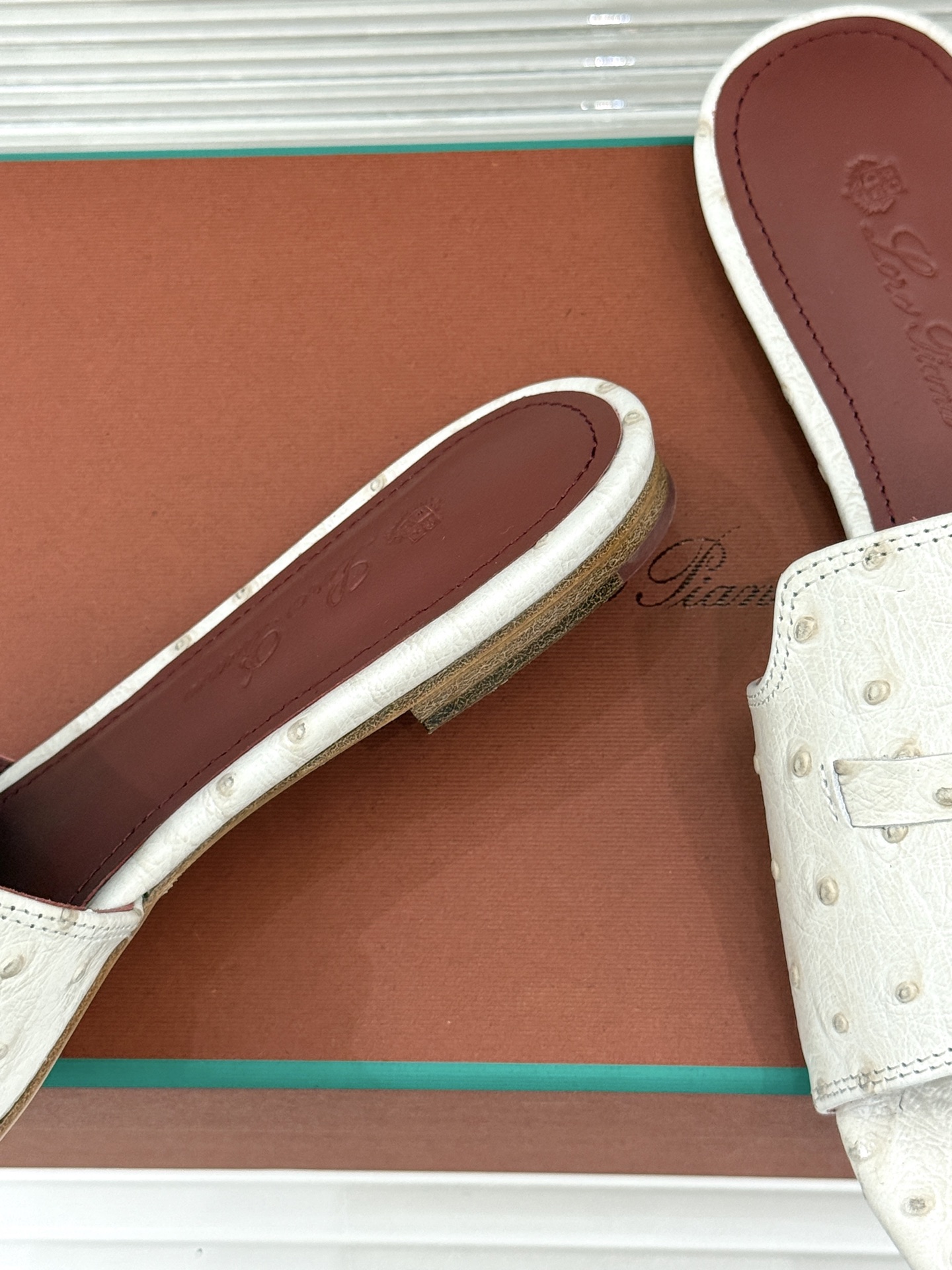 Loro Piana/ LP🌾 经典复古绝美吊坠粗跟平底拖鞋简约即时髦 松弛的高级感感受夏日感高级穿搭~