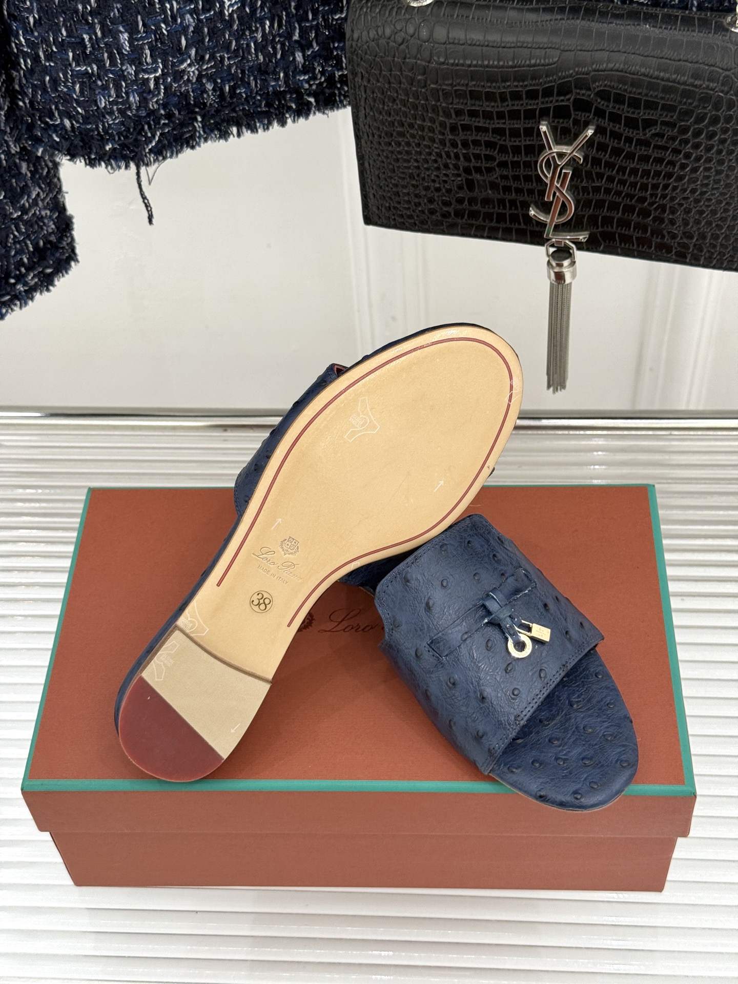 Loro Piana/ LP🌾 经典复古绝美吊坠粗跟平底拖鞋简约即时髦 松弛的高级感感受夏日感高级穿搭~