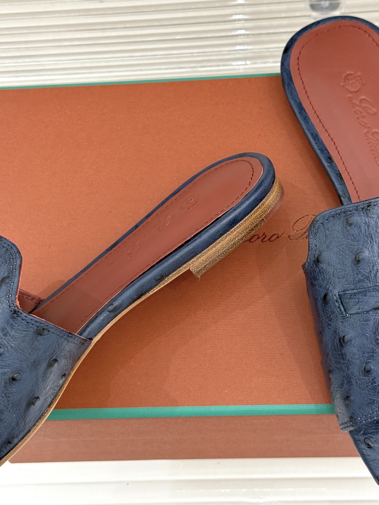 Loro Piana/ LP🌾 经典复古绝美吊坠粗跟平底拖鞋简约即时髦 松弛的高级感感受夏日感高级穿搭~