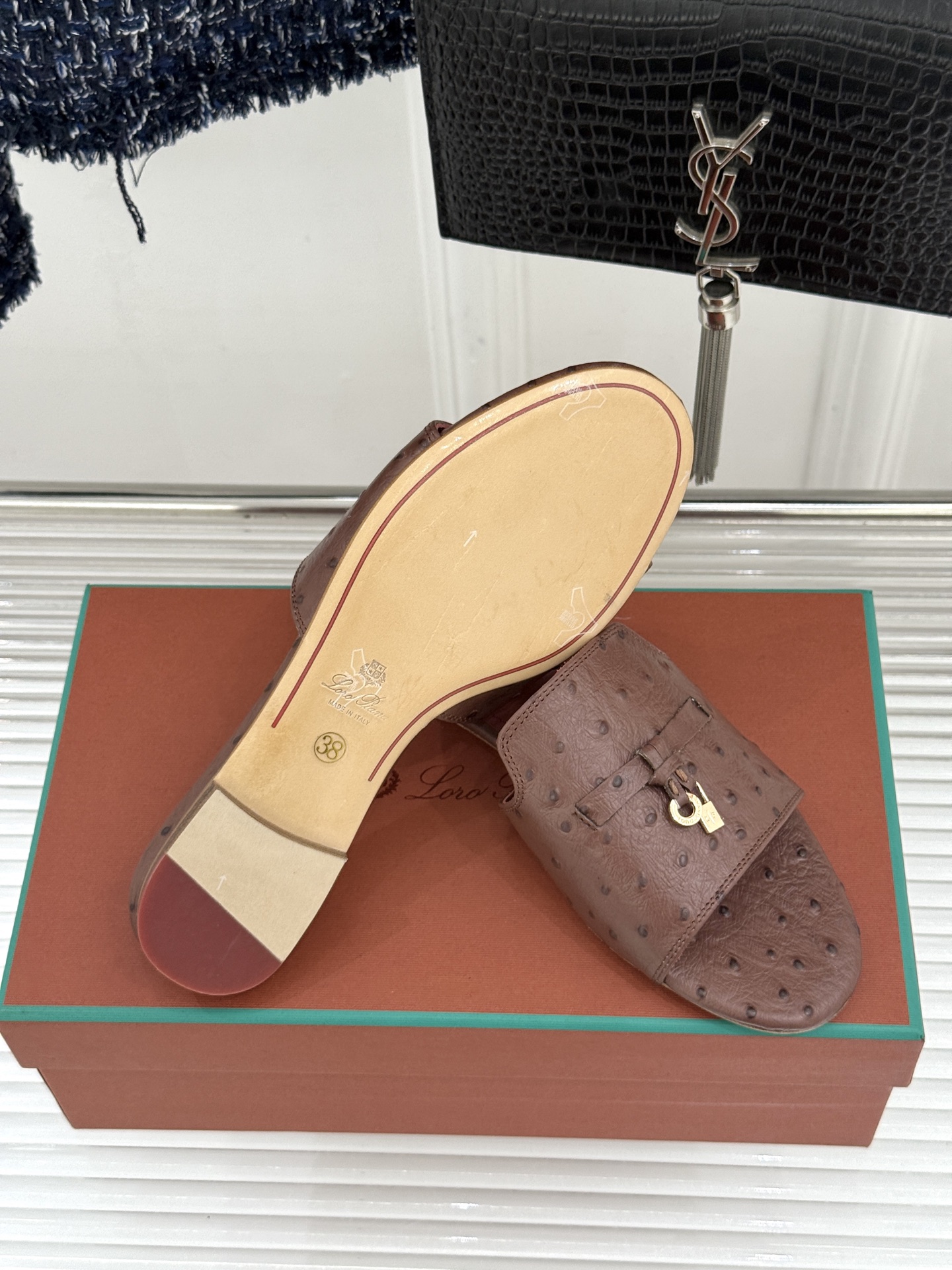 Loro Piana/ LP🌾 经典复古绝美吊坠粗跟平底拖鞋简约即时髦 松弛的高级感感受夏日感高级穿搭~