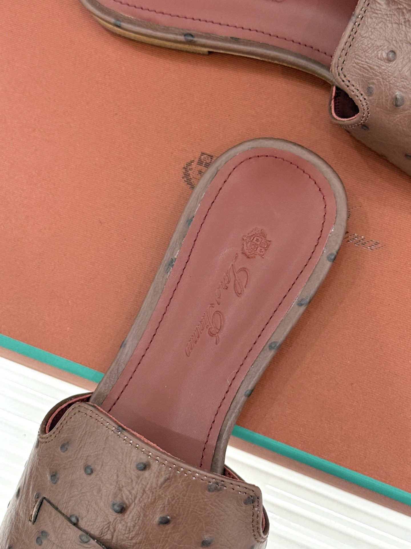 Loro Piana/ LP🌾 经典复古绝美吊坠粗跟平底拖鞋简约即时髦 松弛的高级感感受夏日感高级穿搭~