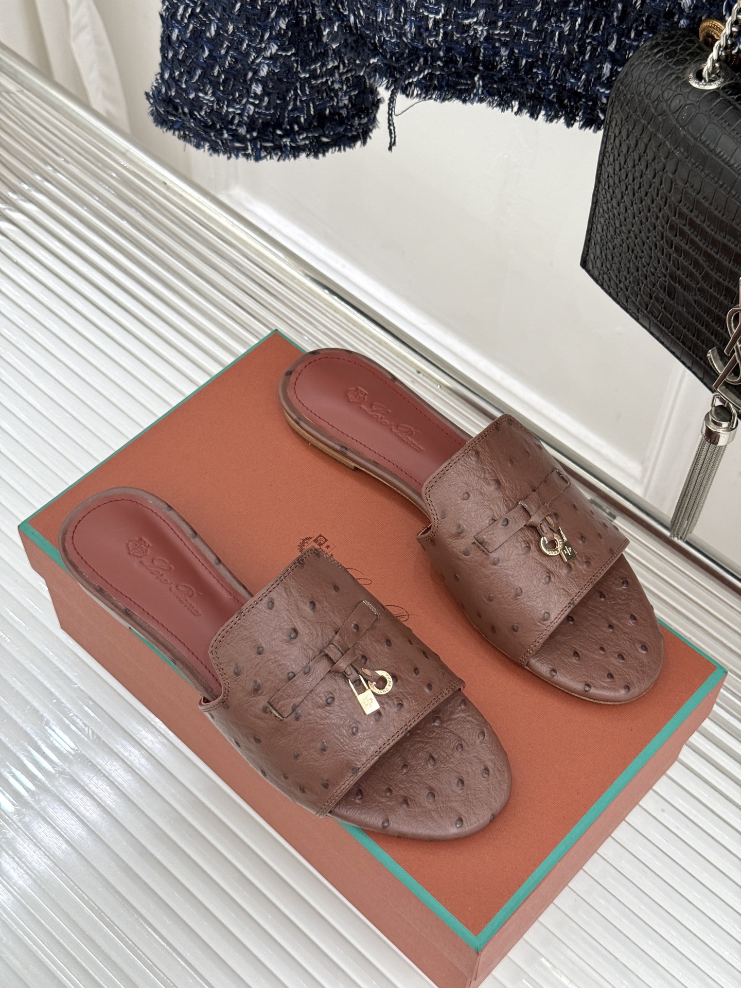 Loro Piana/ LP🌾 经典复古绝美吊坠粗跟平底拖鞋简约即时髦 松弛的高级感感受夏日感高级穿搭~