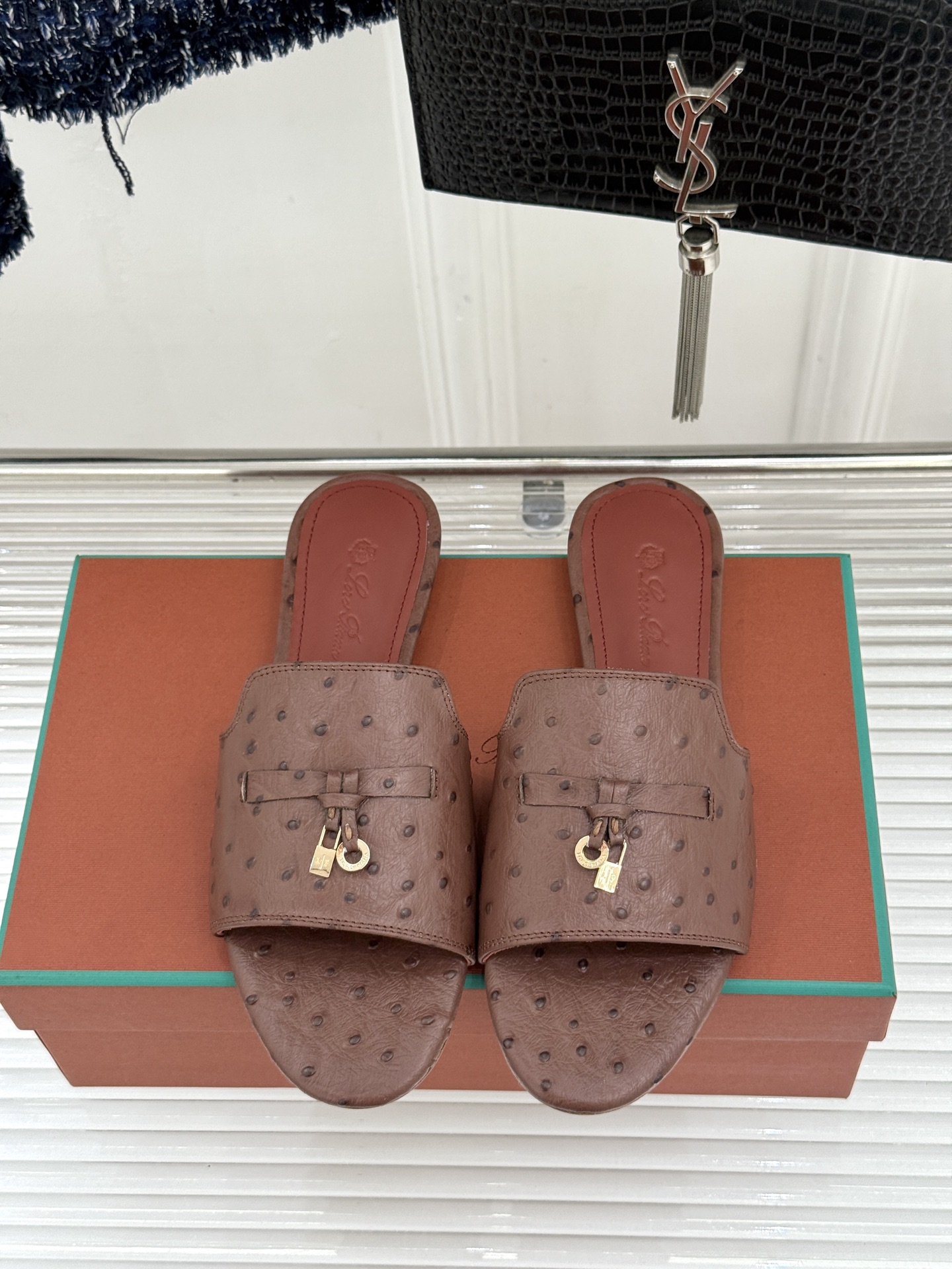 Loro Piana/ LP🌾 经典复古绝美吊坠粗跟平底拖鞋简约即时髦 松弛的高级感感受夏日感高级穿搭~