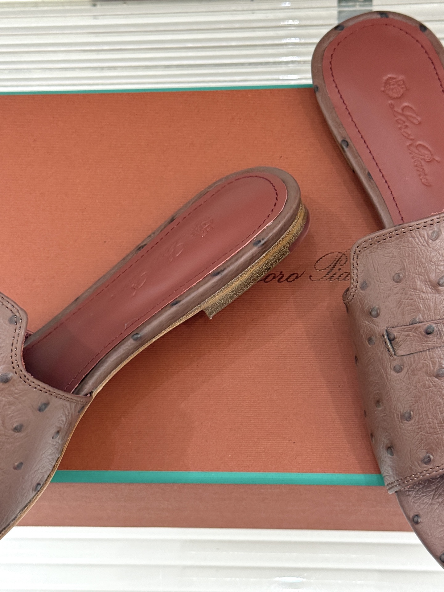 Loro Piana/ LP🌾 经典复古绝美吊坠粗跟平底拖鞋简约即时髦 松弛的高级感感受夏日感高级穿搭~