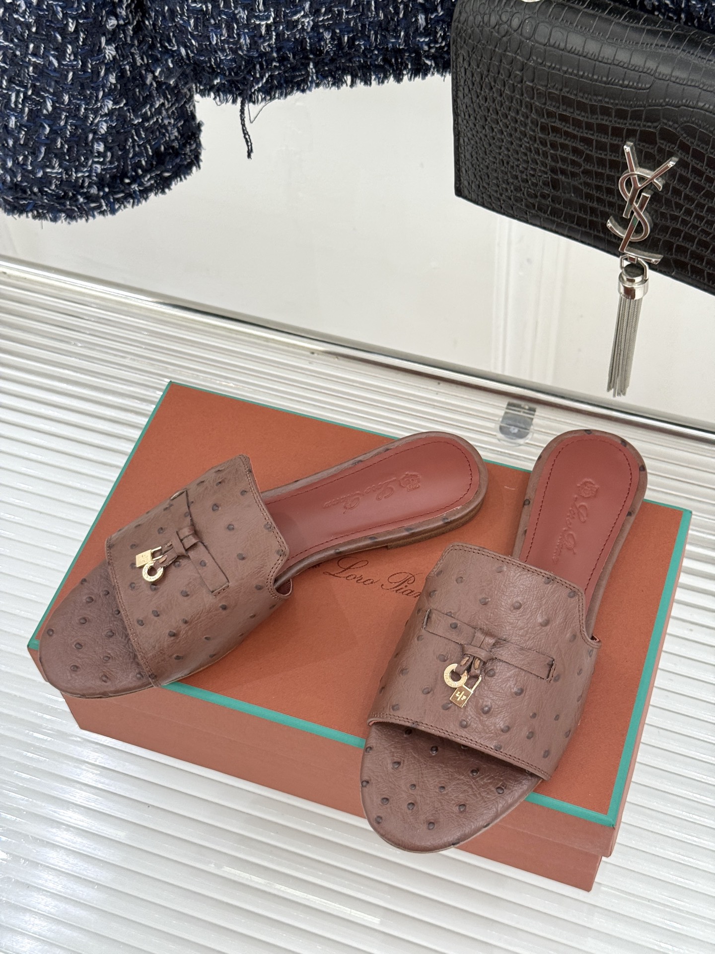 Loro Piana/ LP🌾 经典复古绝美吊坠粗跟平底拖鞋简约即时髦 松弛的高级感感受夏日感高级穿搭~